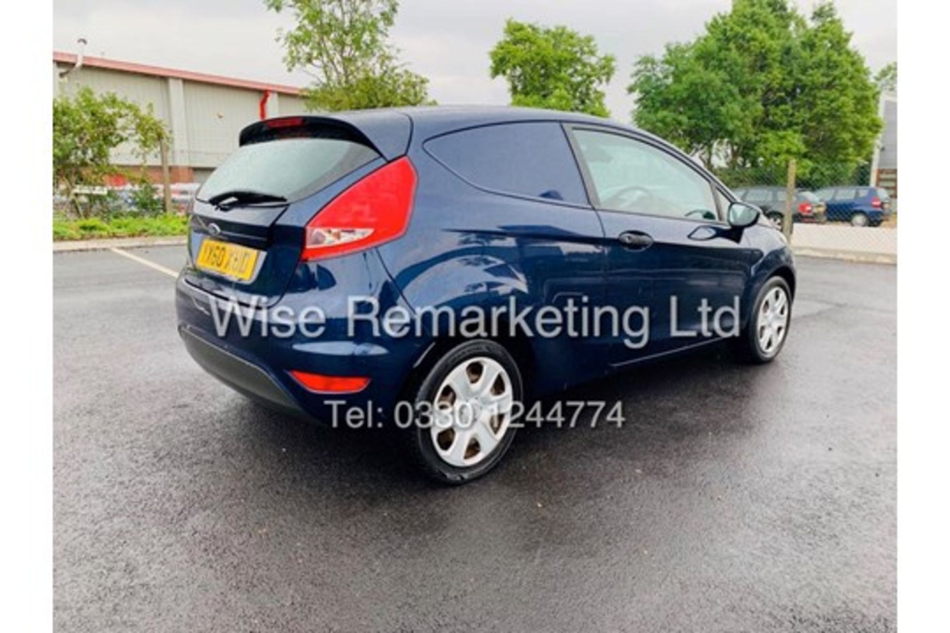 (RESERVE MET) FORD FIESTA (TREND) VAN / 60 REG / ELEC WINDOWS AND MIRRORS - LOW MILES 67,000 - Image 5 of 19