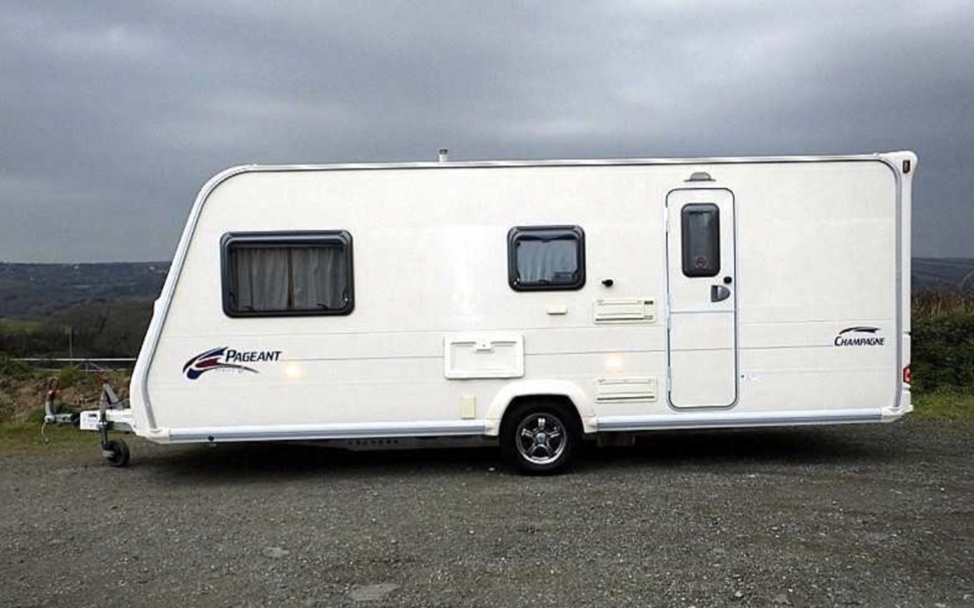 *RESERVE MET* BAILEY PAGEANT CHAMPAGNE SERIES 6 MODEL**2007**4 BERTH**TOURING CARAVAN*** - Image 4 of 20