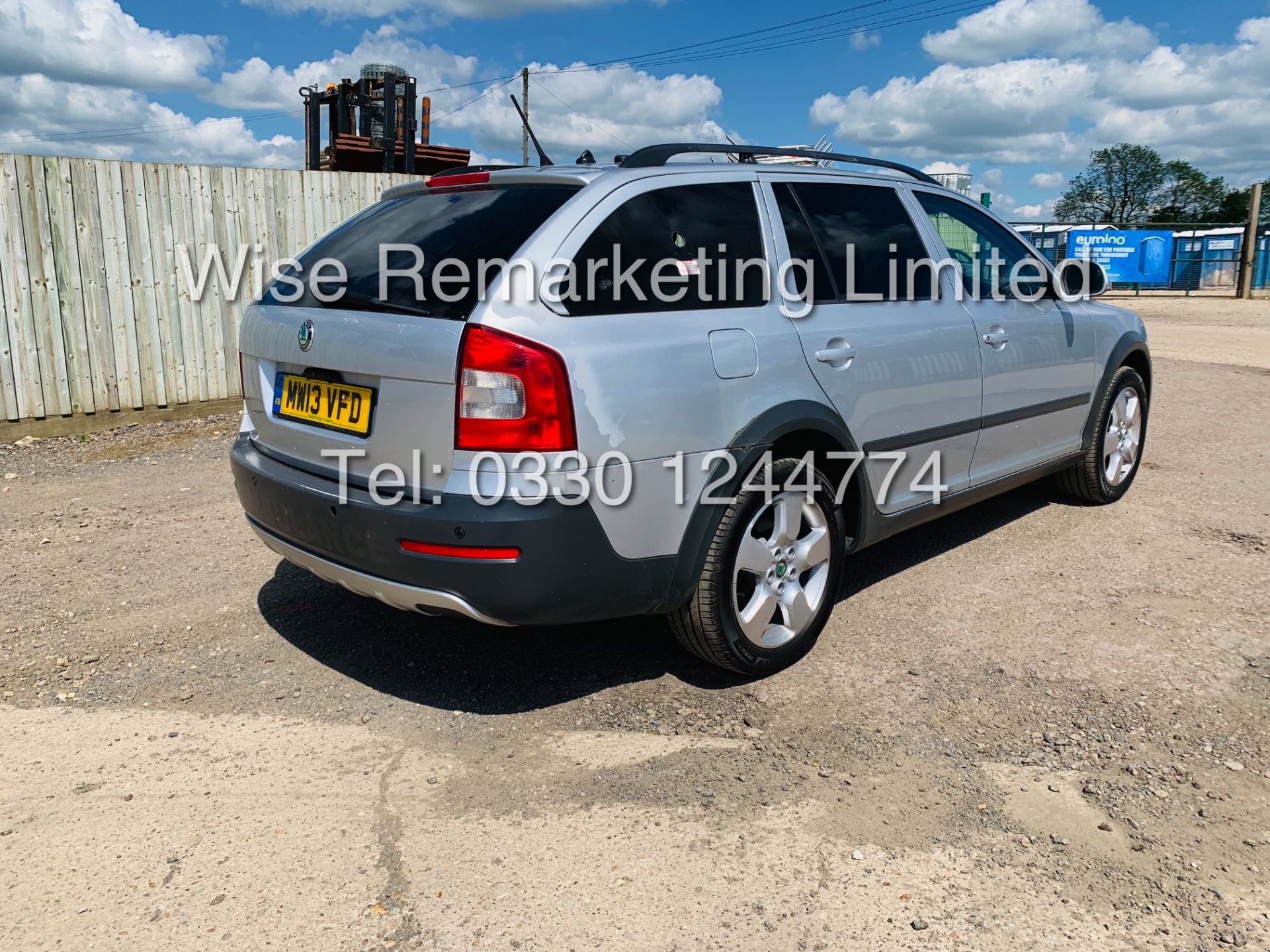 SKODA OCTAVIA (SCOUT) 2.0tdi DSG AUTOMATIC ESTATE / 2013 / 1 OWNER WITH FULL HISTORY / 140BHP / 4x4 - Image 3 of 14