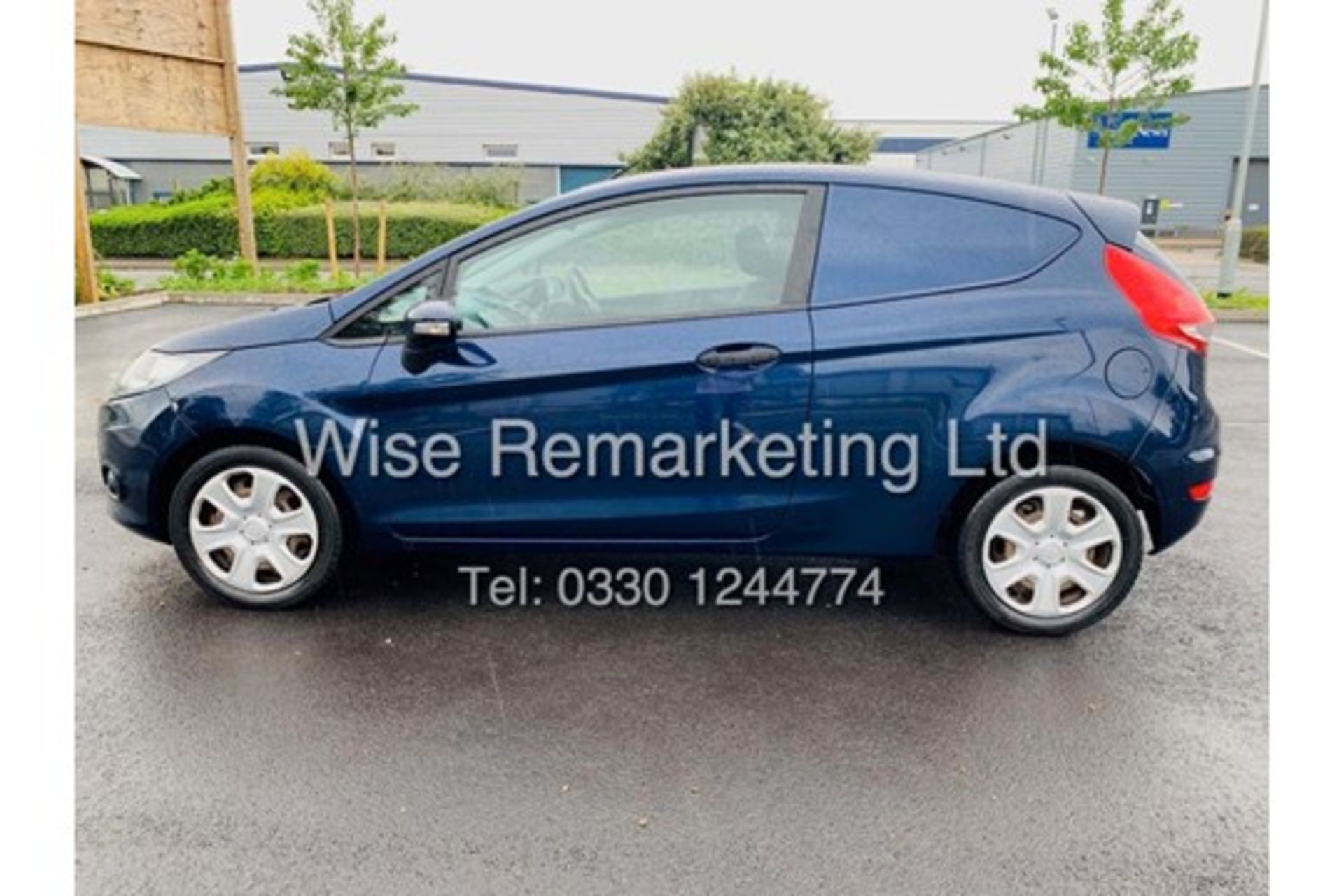 (RESERVE MET) FORD FIESTA (TREND) VAN / 60 REG / ELEC WINDOWS AND MIRRORS - LOW MILES 67,000 - Image 4 of 19