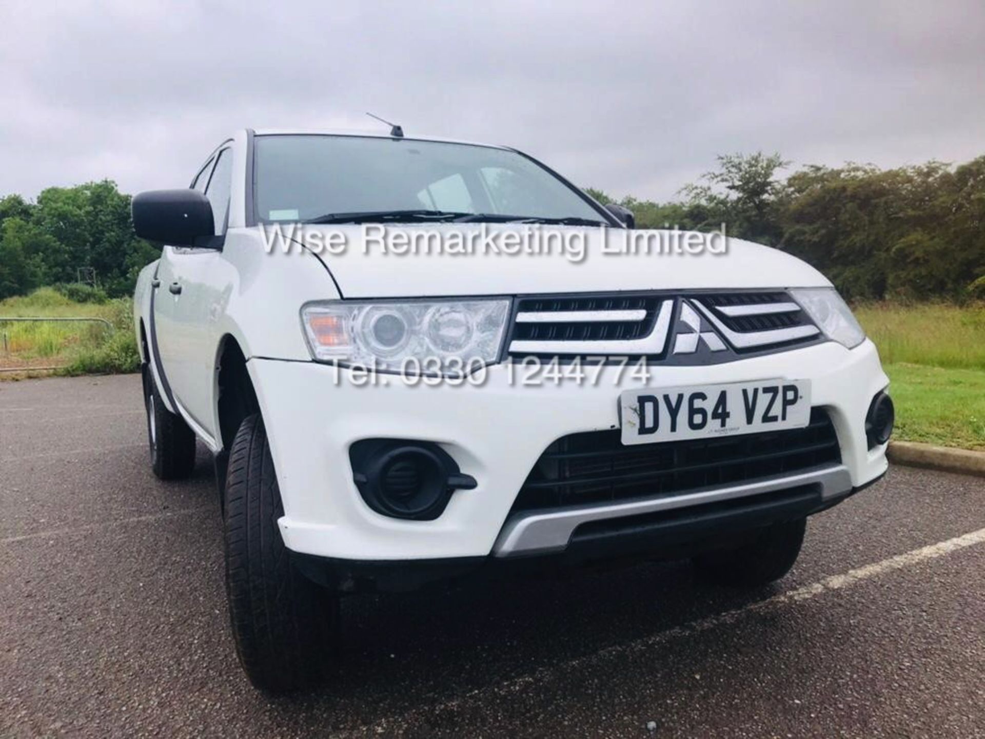 MITSUBISHI L200 DOUBLE CAB 2.5 DI-D 4WORK 4WD 2015 MODEL WHITE - Image 3 of 10