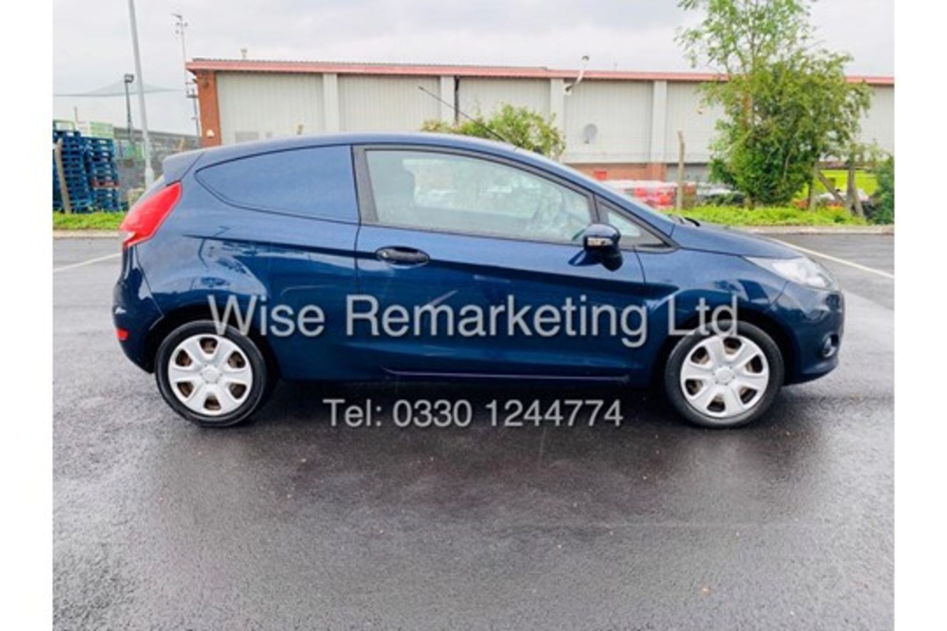 (RESERVE MET) FORD FIESTA (TREND) VAN / 60 REG / ELEC WINDOWS AND MIRRORS - LOW MILES 67,000 - Image 7 of 19