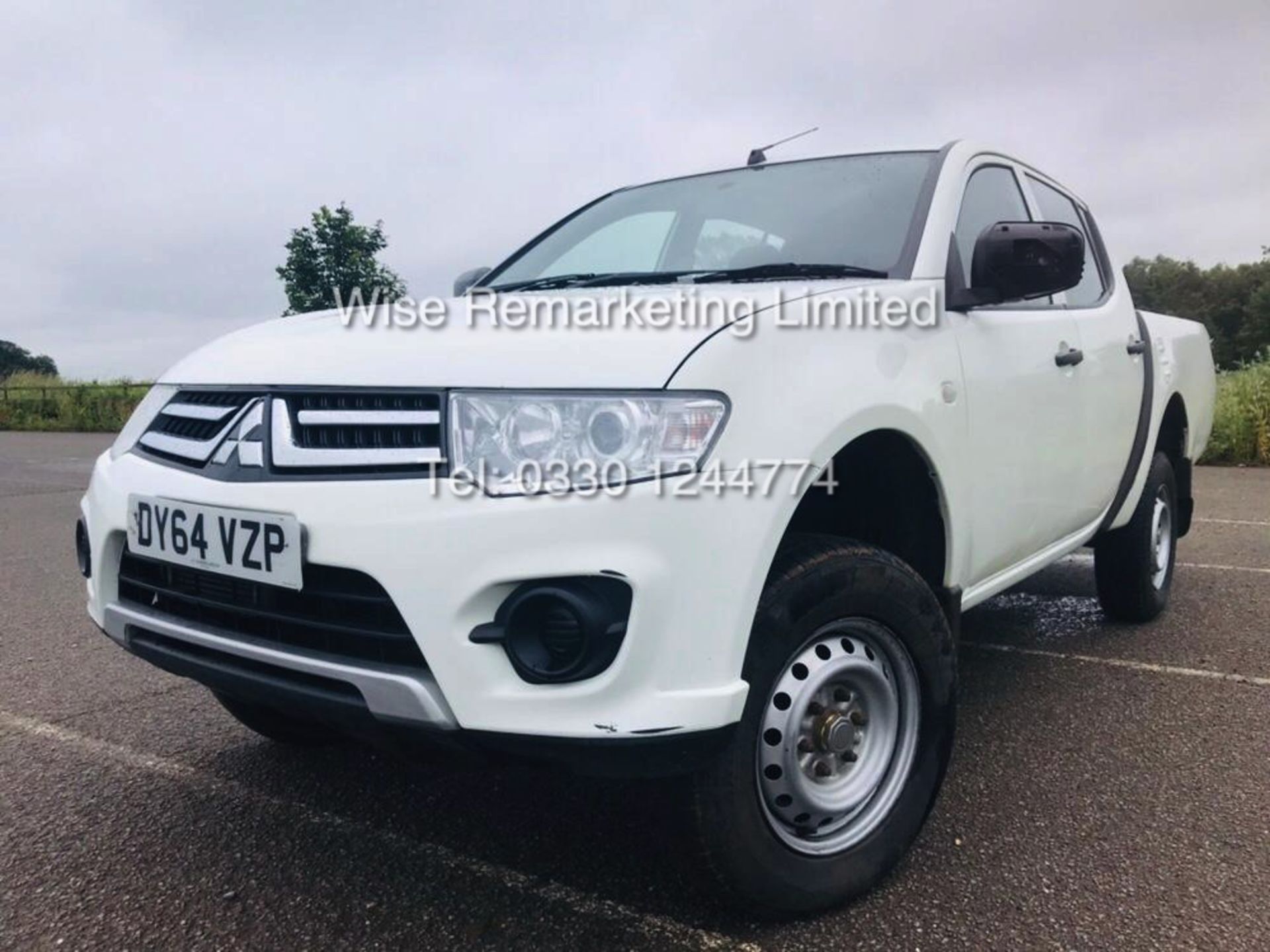 MITSUBISHI L200 DOUBLE CAB 2.5 DI-D 4WORK 4WD 2015 MODEL WHITE - Image 2 of 10