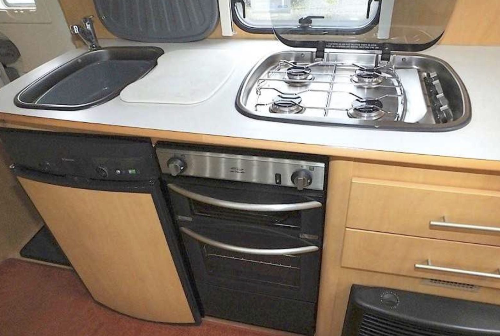 BAILEY PAGEANT CHAMPAGNE SERIES 6 MODEL**2007**4 BERTH**TOURING CARAVAN*** - Image 13 of 20