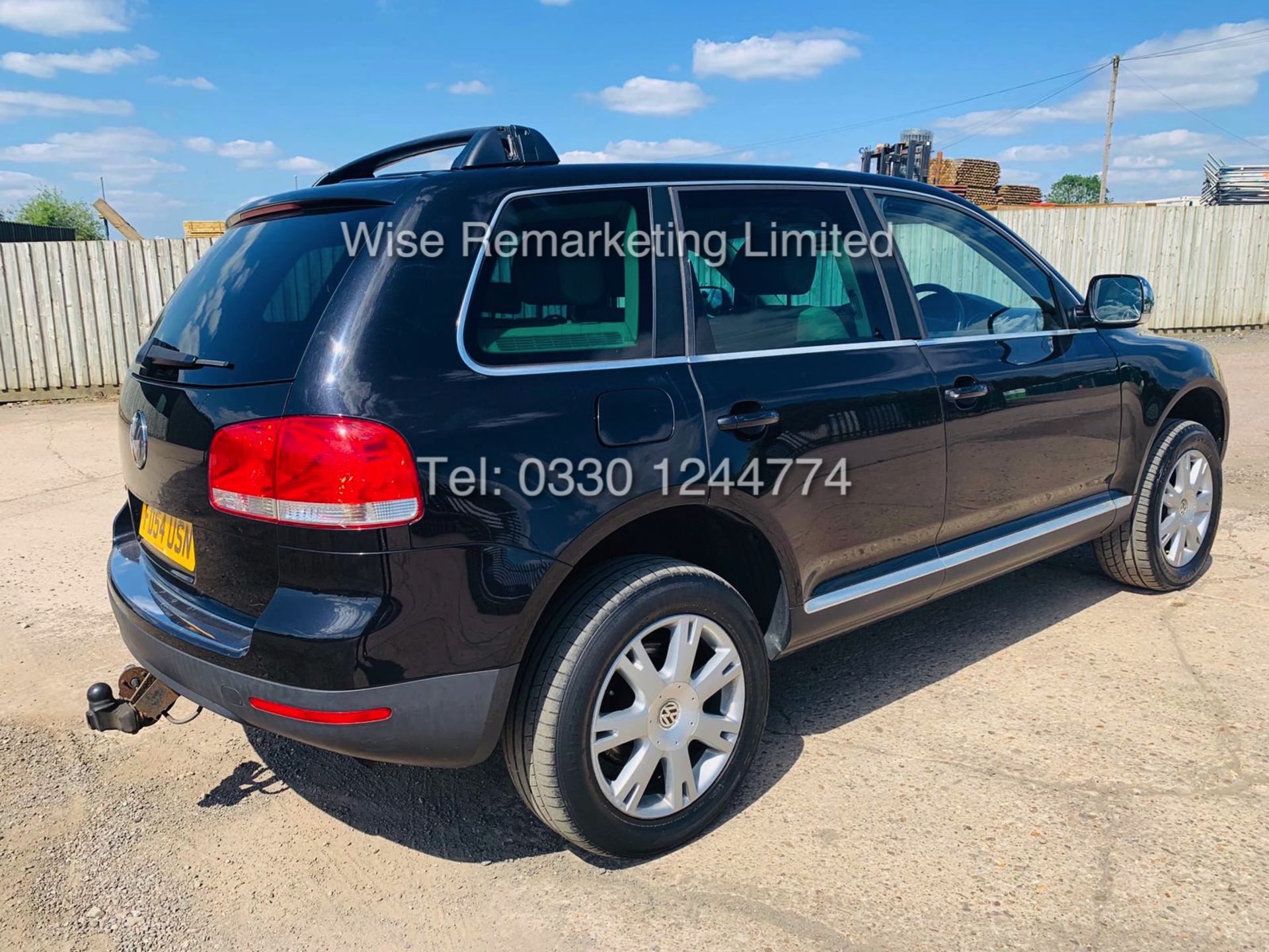 VOLKSWAGEN TOUAREG 2.5 TDI SPORT AUTO 2004 REG 4x4 BLACK - CREAM LEATHER - Image 3 of 24