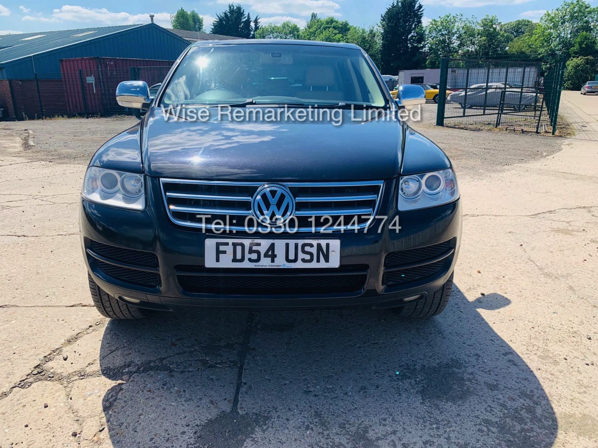 VOLKSWAGEN TOUAREG 2.5 TDI SPORT AUTO 2004 REG 4x4 BLACK - CREAM LEATHER - Image 2 of 24