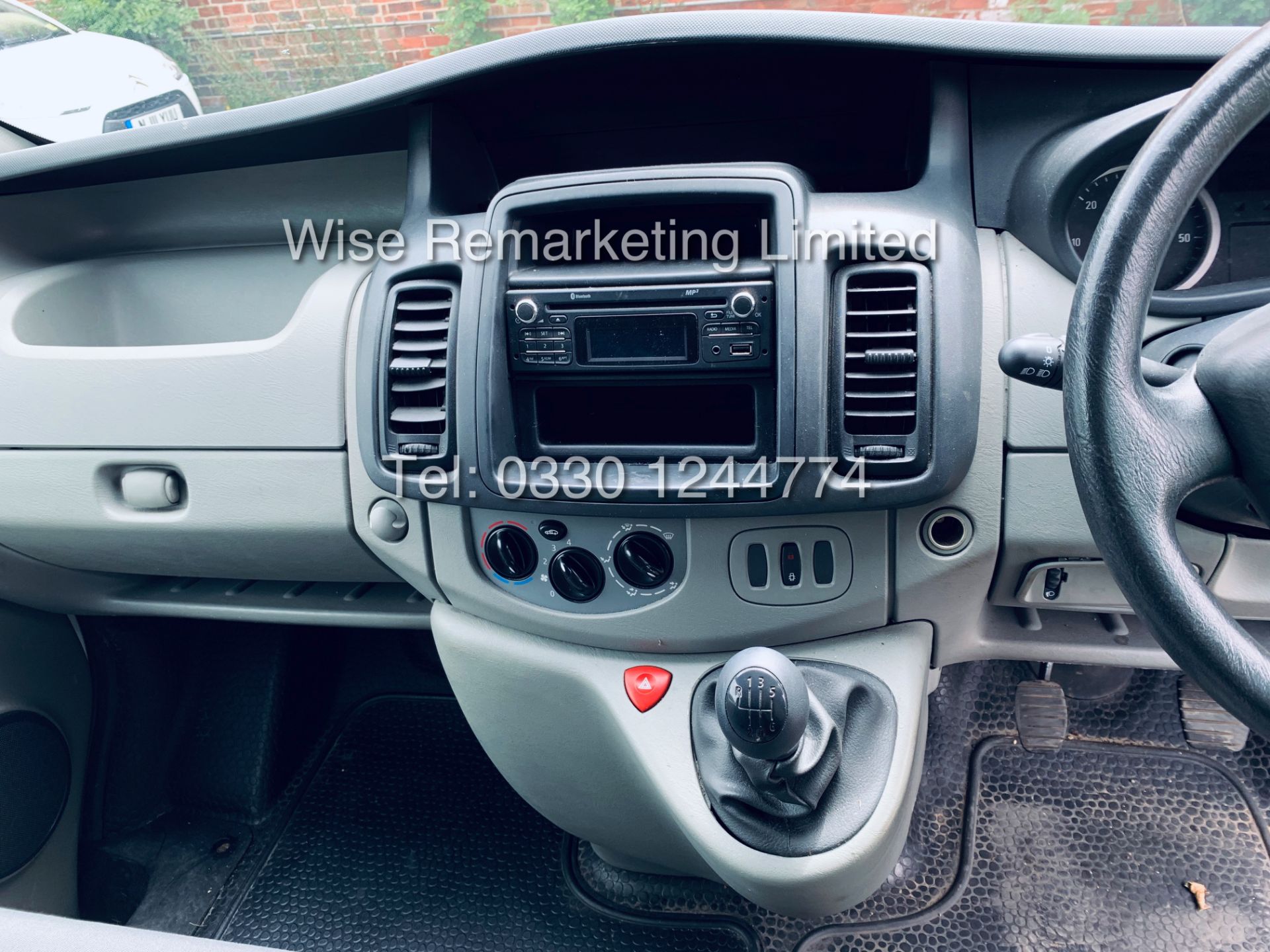 VAUXHALL VIVARO 2.0 CDTI SWB PANEL VAN 2.7T 2014 - 1 OWNER - FULL HISTORY - Image 9 of 14