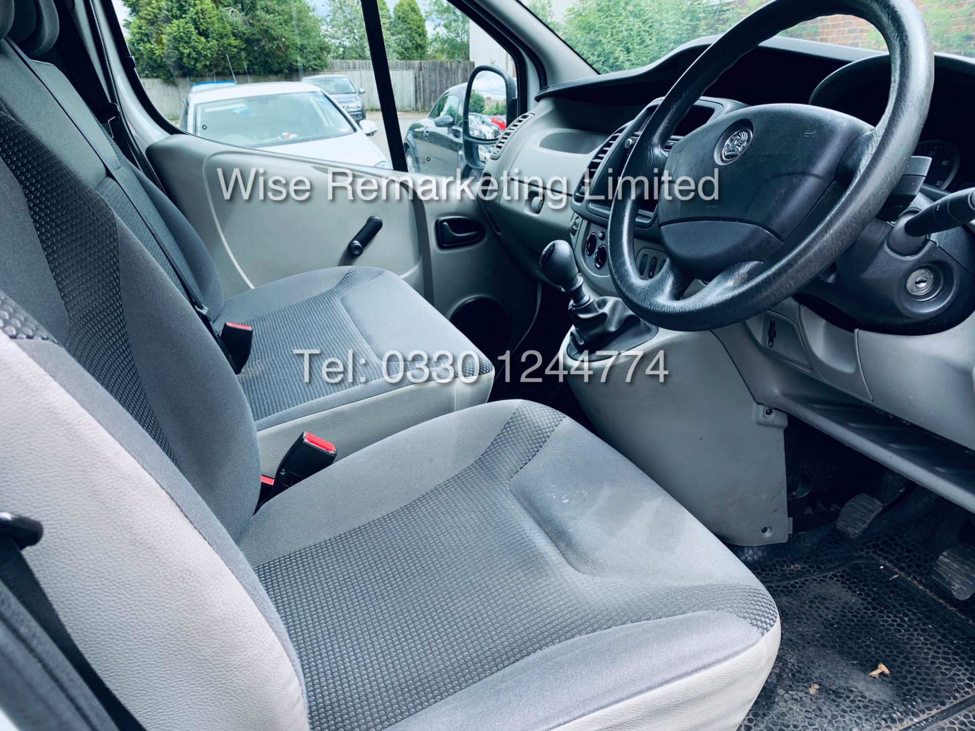 VAUXHALL VIVARO 2.0 CDTI SWB PANEL VAN 2.7T 2014 - 1 OWNER - FULL HISTORY - Image 12 of 14