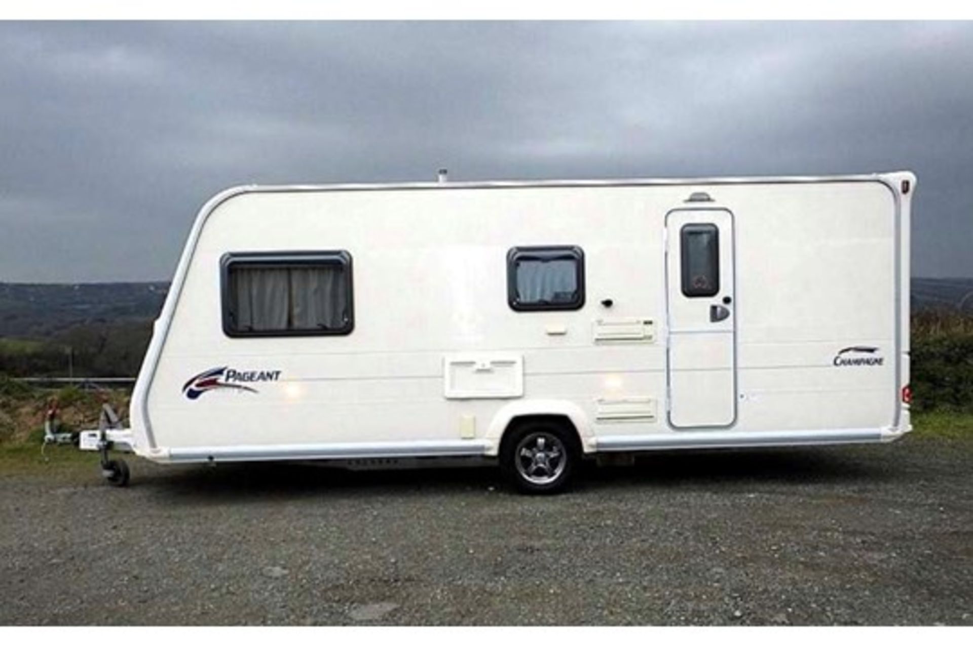 ***RESERVE MET*** BAILEY PAGEANT CHAMPAGNE SERIES 6 MODEL**2007**4 BERTH**TOURING CARAVAN*** - Image 4 of 20