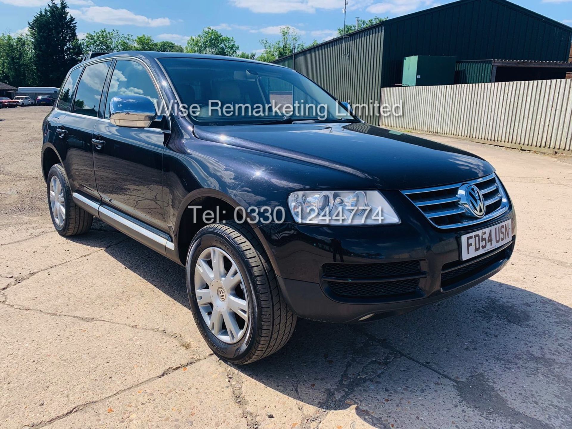 VOLKSWAGEN TOUAREG 2.5 TDI SPORT AUTO 2004 REG 4x4 BLACK - CREAM LEATHER - Image 2 of 24