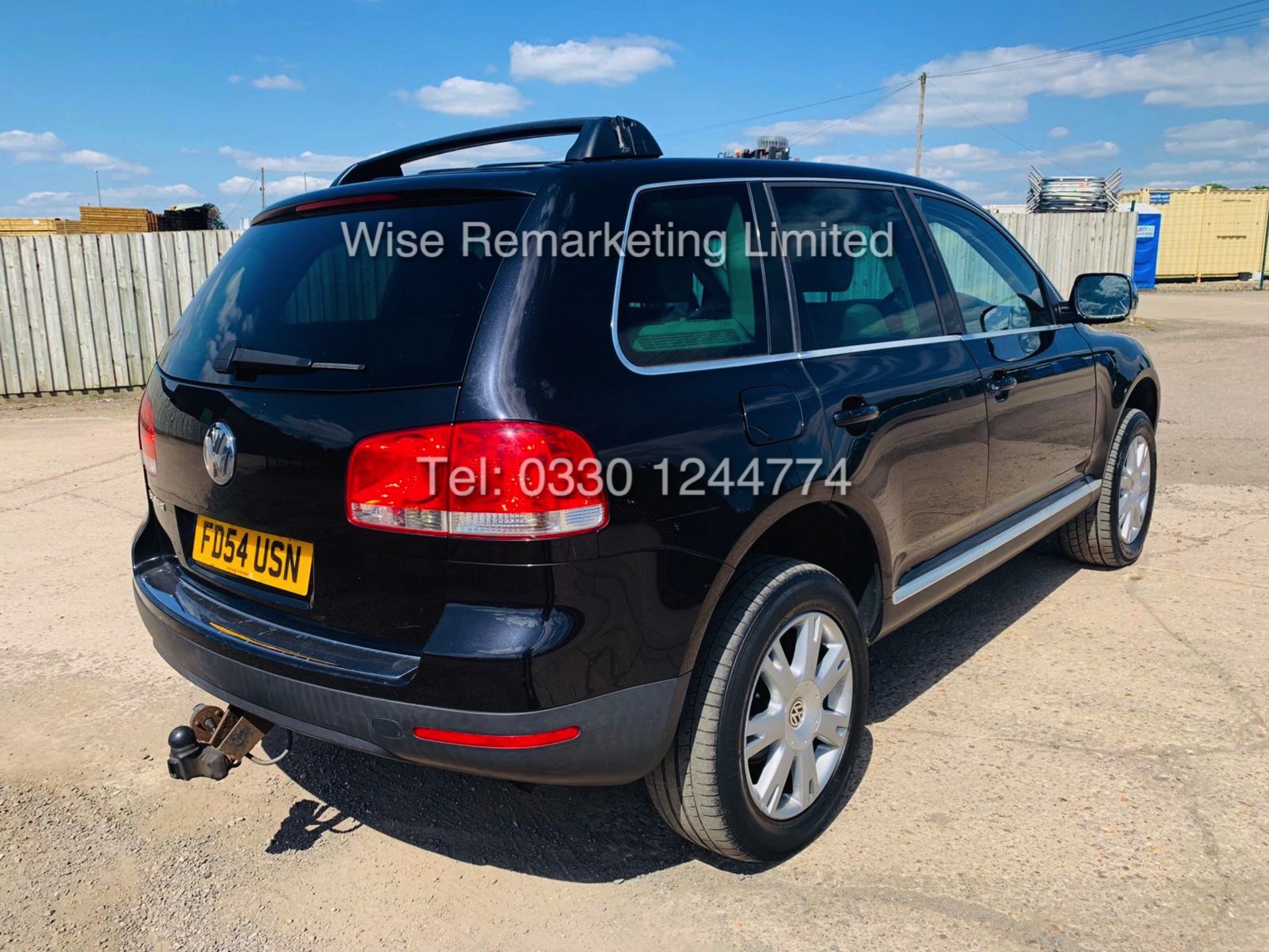 VOLKSWAGEN TOUAREG 2.5 TDI SPORT AUTO 2004 REG 4x4 BLACK - CREAM LEATHER - Image 5 of 24