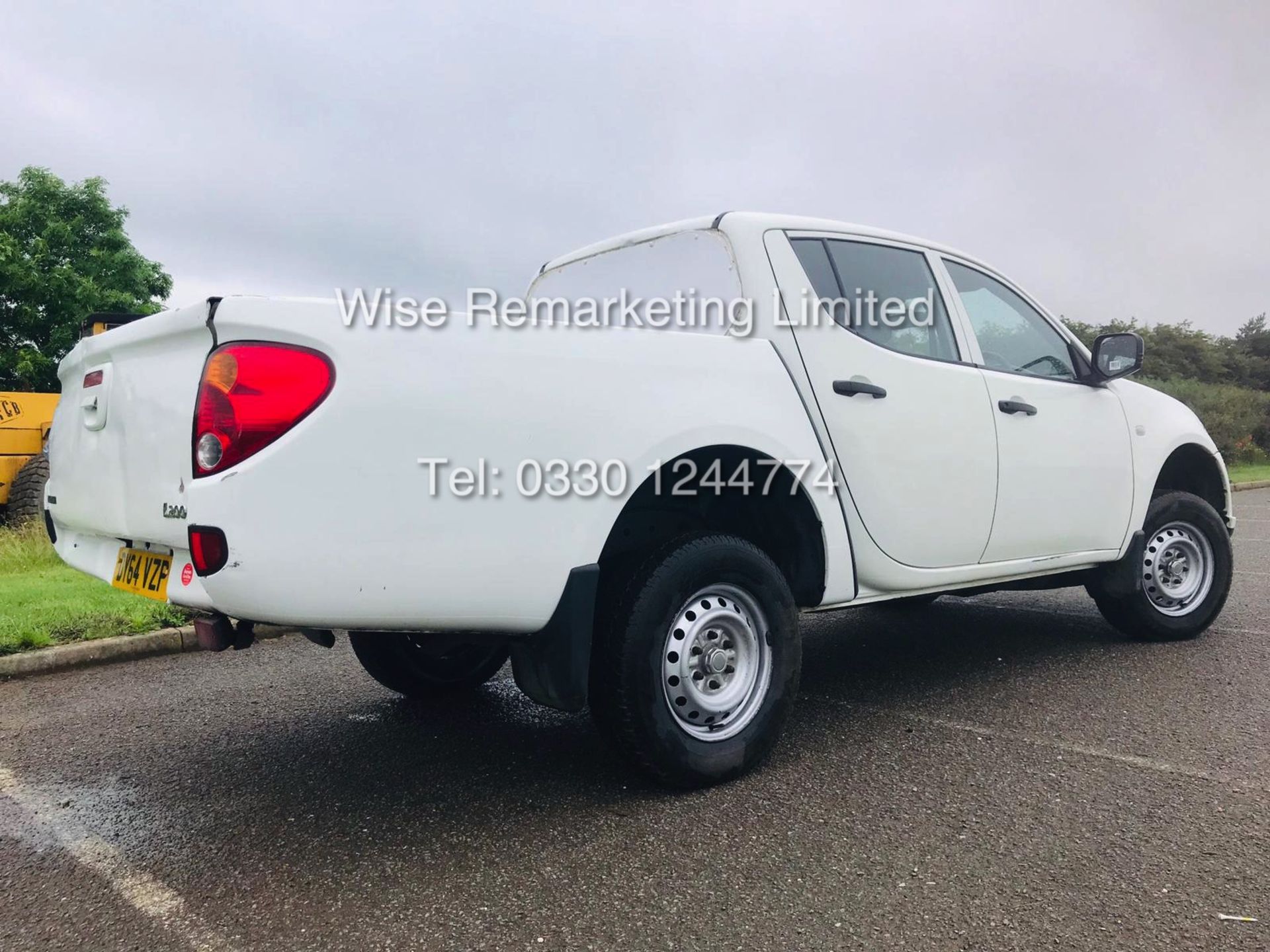 MITSUBISHI L200 DOUBLE CAB 2.5 DI-D 4WORK 4WD 2015 MODEL WHITE - Image 4 of 10