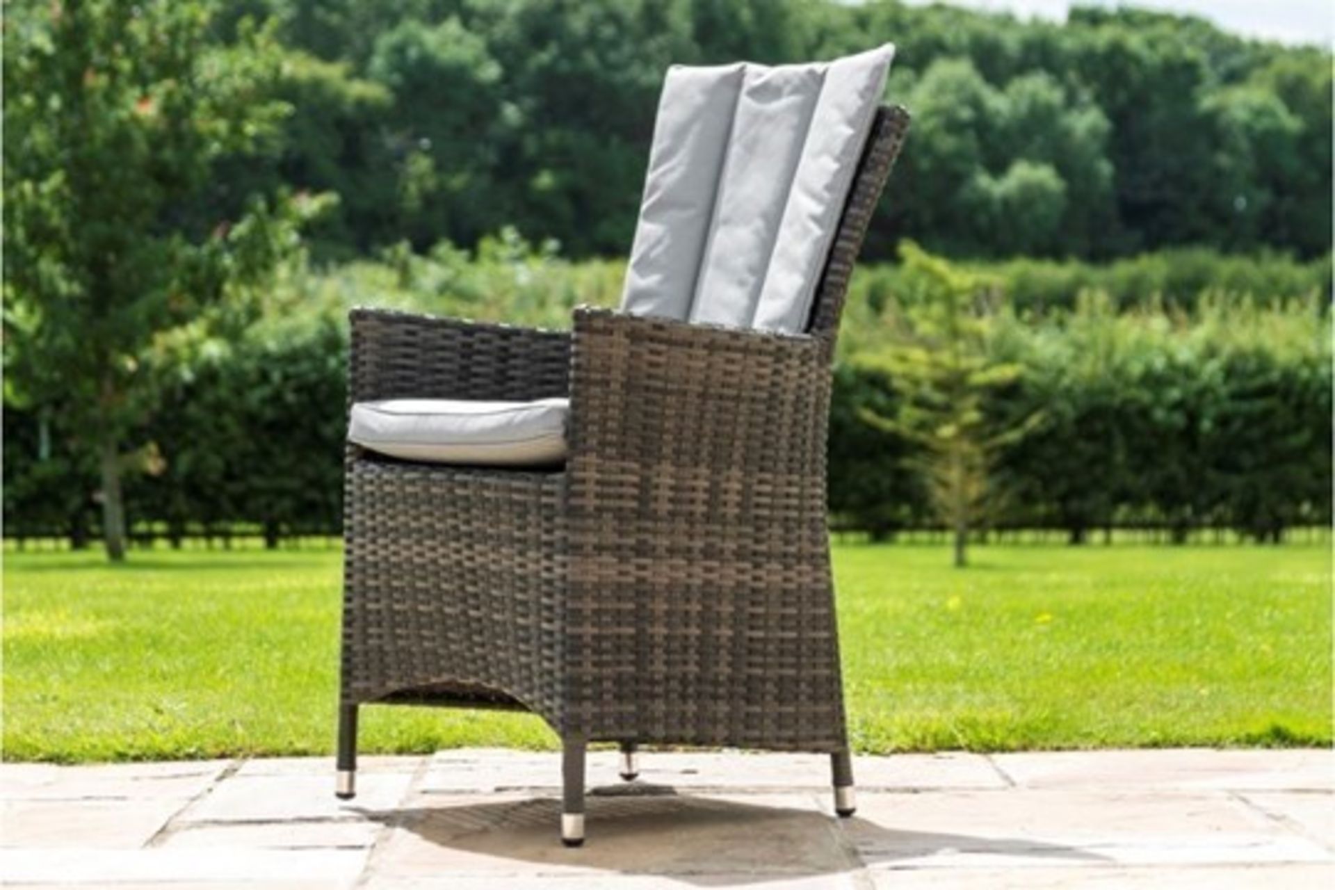 Rattan LA 4 Seat Square Outdoor Dining Set With Parasol (Grey) *BRAND NEW* - Image 2 of 3