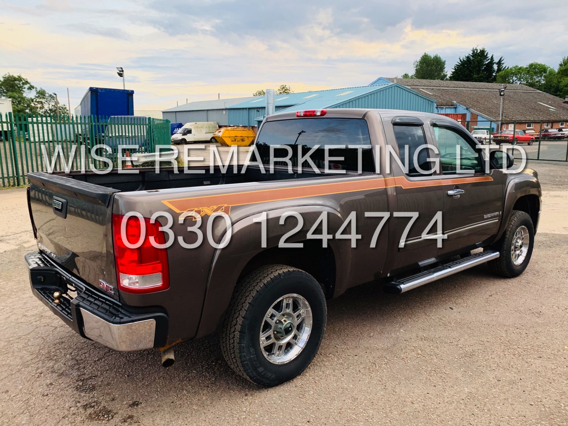 GMC SIERRA 5.3L V8 SLT KING-CAB-5 SEATS**4X4**FRESH IMPORT**METALLIC BROWN**2007 YEAR** - Image 11 of 44