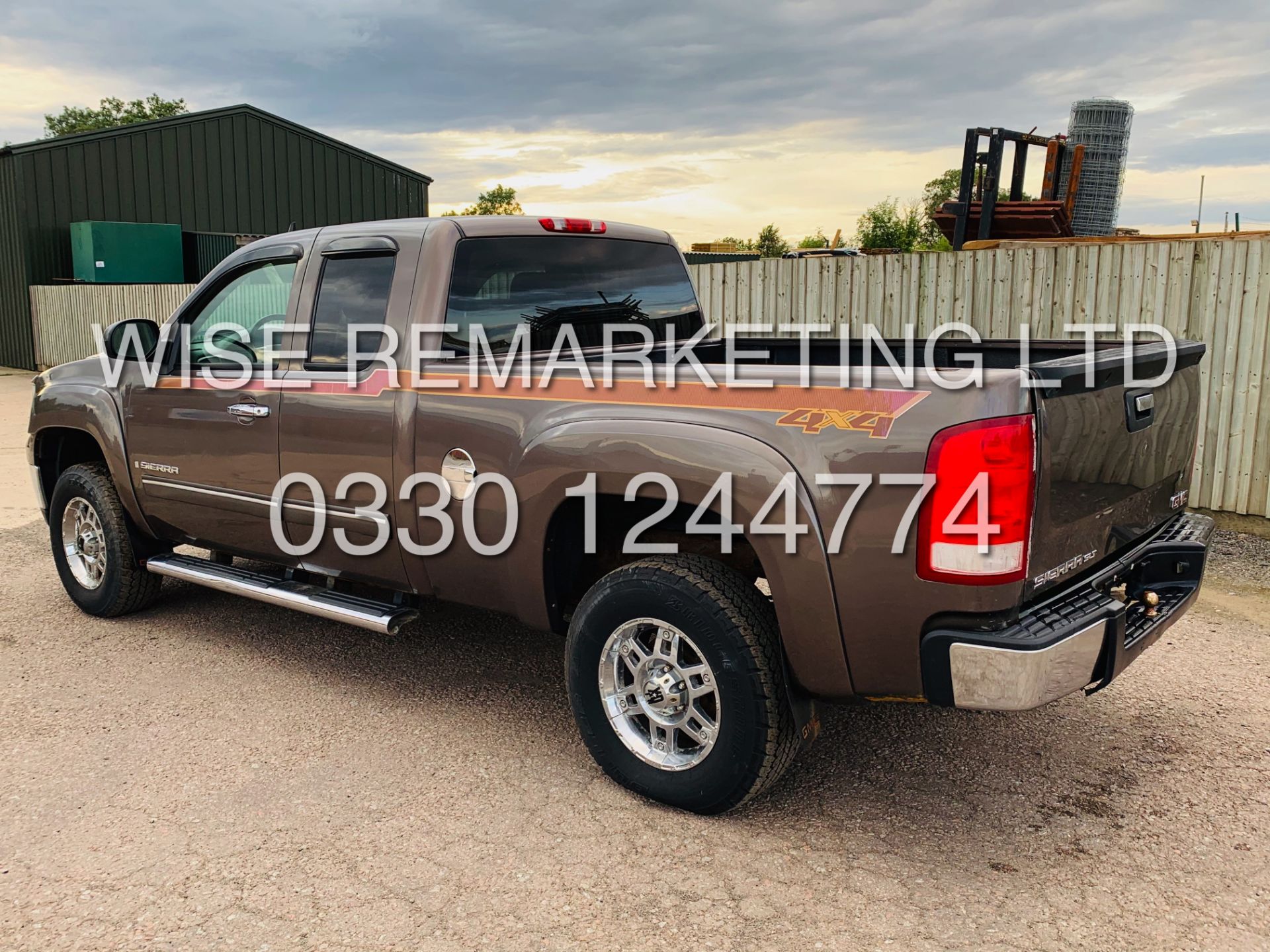 GMC SIERRA 5.3L V8 SLT KING-CAB-5 SEATS**4X4**FRESH IMPORT**METALLIC BROWN**2007 YEAR** - Image 12 of 44