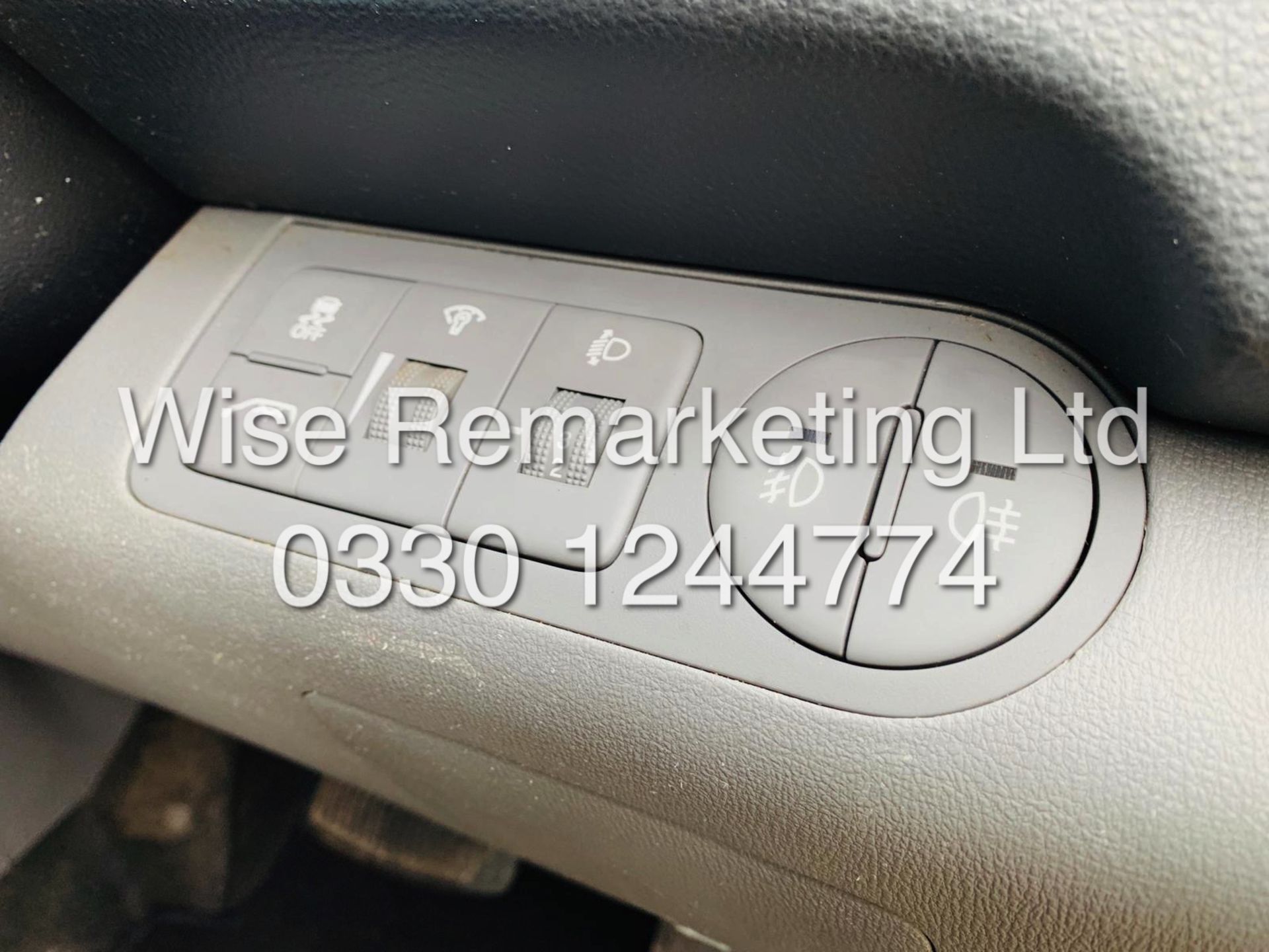 HYUNDAI i800 *STYLE EDITION* 9 SEATER BUS / MPV (2012) '2.5 CRDI - 170 PS - AUTO' *AIR CON* (NO VAT) - Image 23 of 31