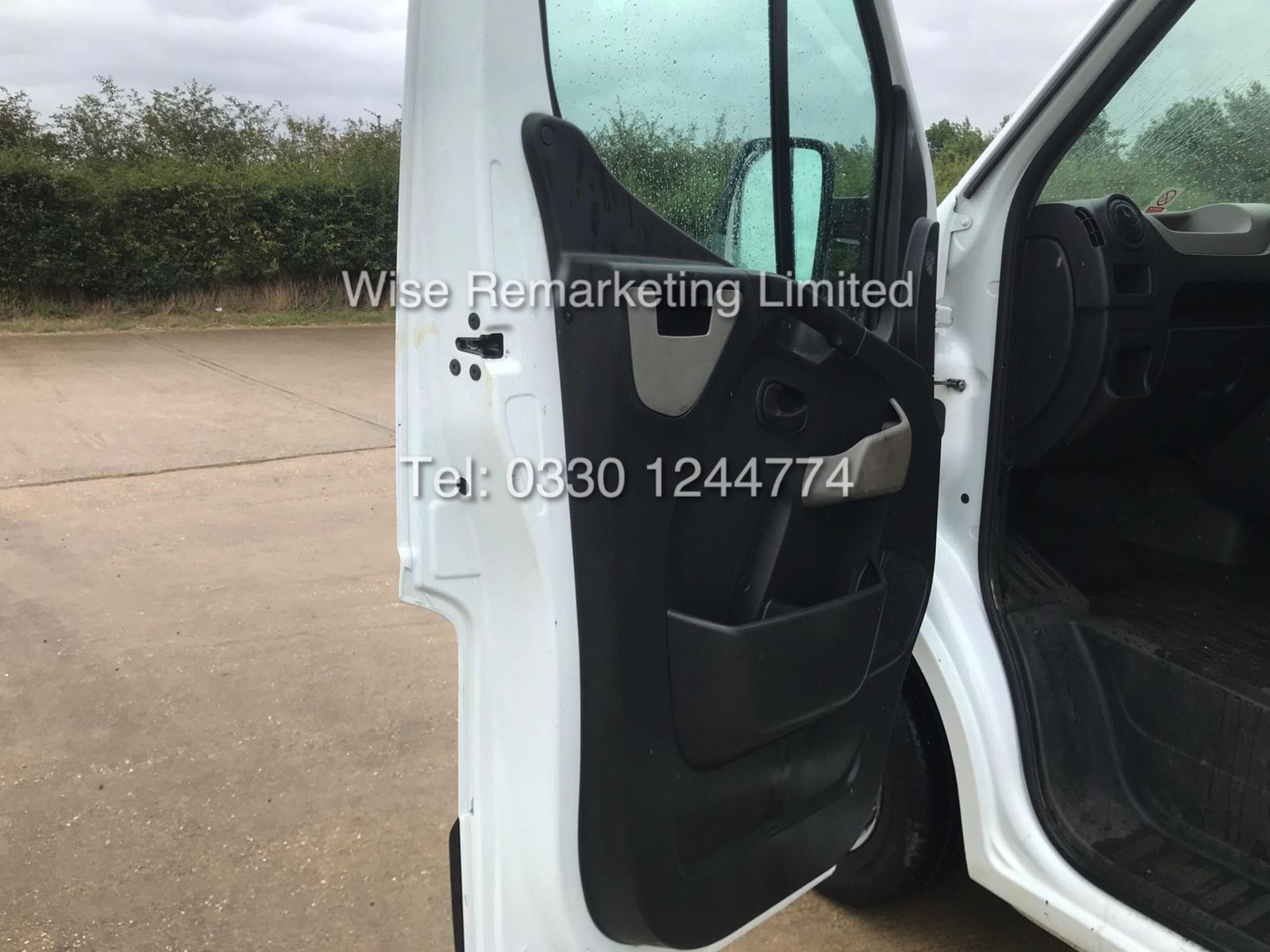 **RESERVE MET** RENAULT MASTER LM35 2.3 DCI 125 (2014) LWB 3500KG - 1 OWNER FROM NEW - AIR CON - Image 10 of 11
