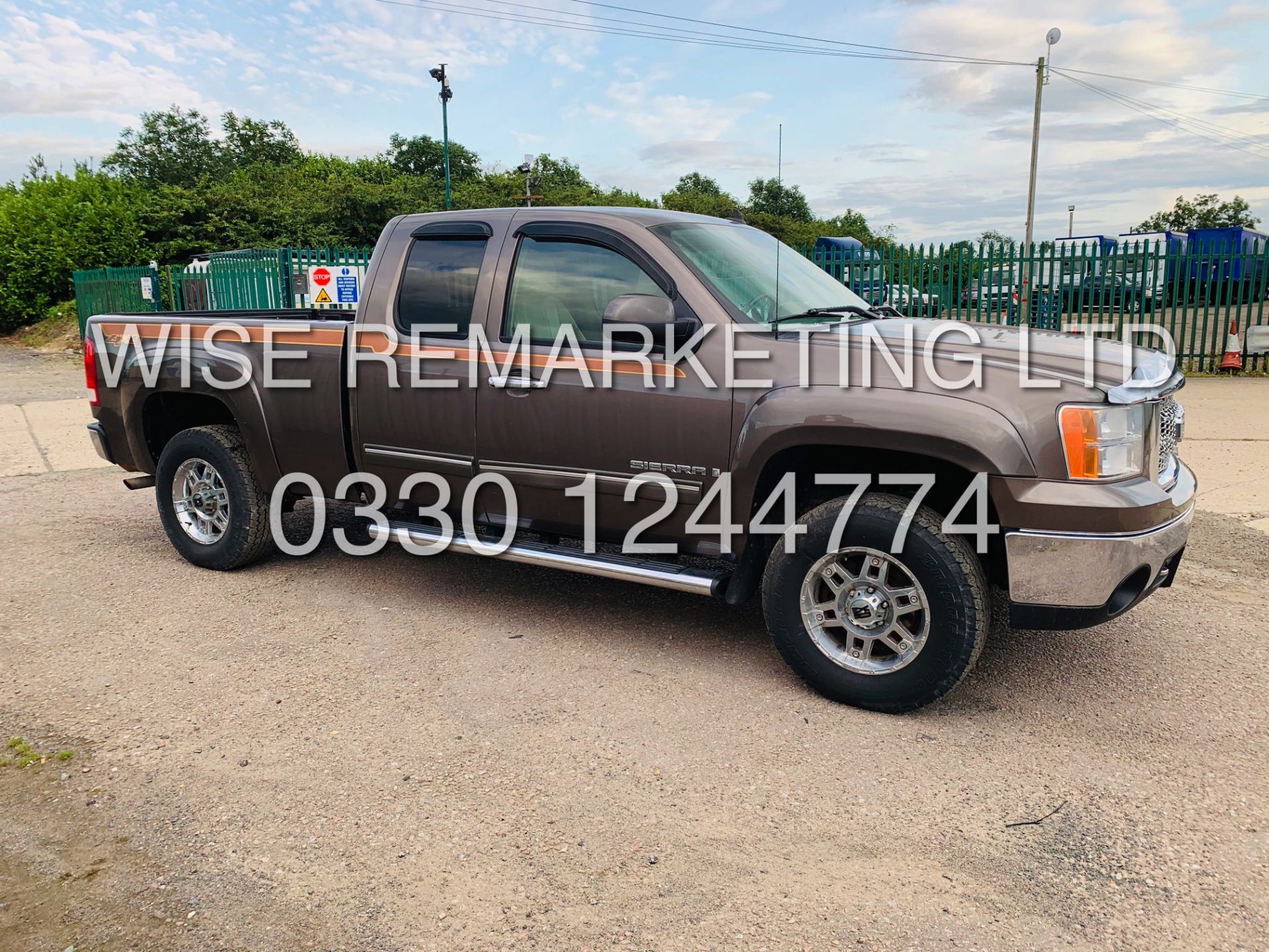 ***RESERVE MET*** GMC SIERRA 5.3L V8 SLT KING-CAB-5 SEATS**4X4** METALLIC BROWN**2007 YEAR** - Image 9 of 44