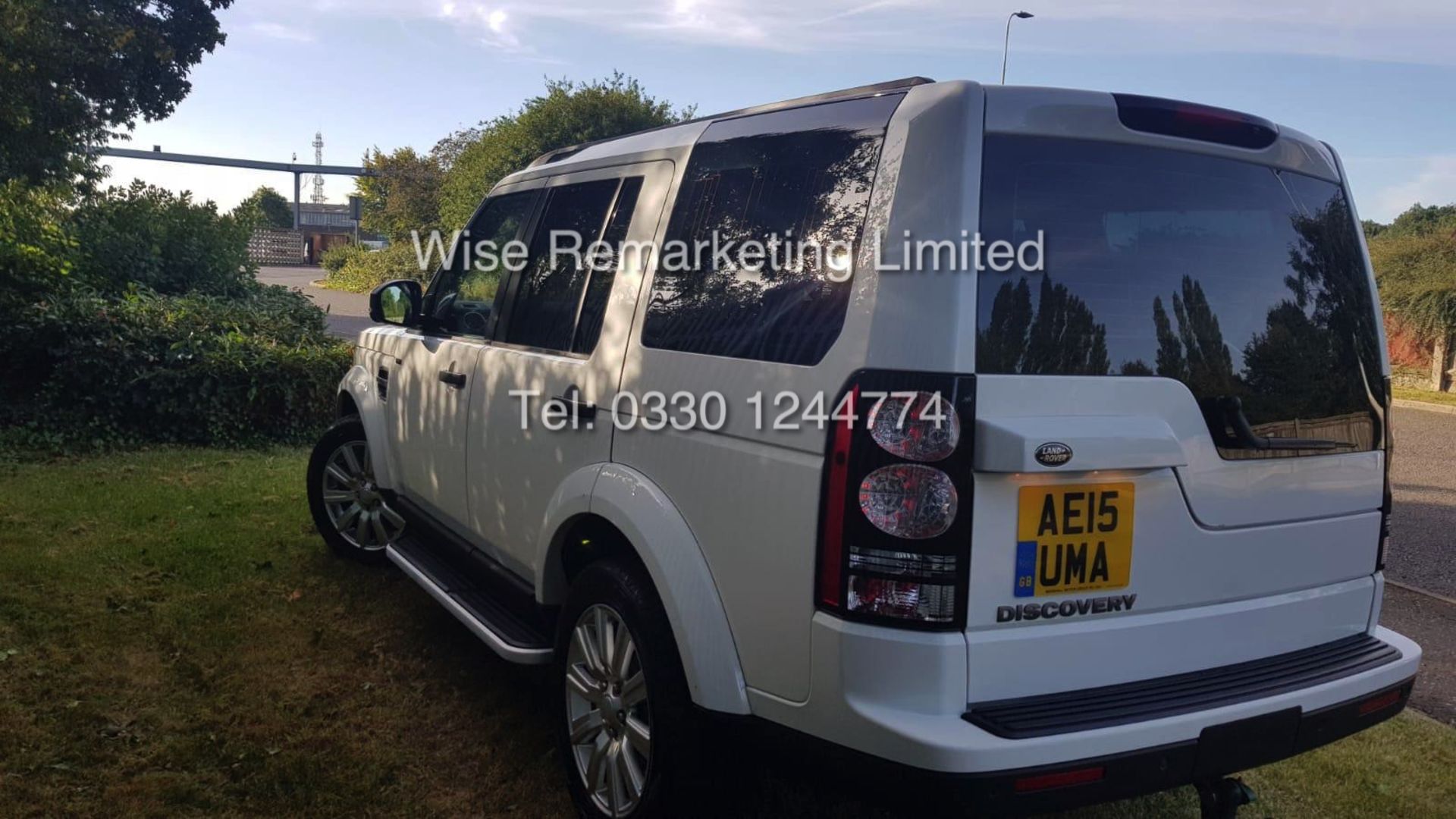 LAND ROVER DISCOVERY 3.0 SDV6 SE AUTOMATIC (2015 - 15 REG) 255BHP - DIAMOND WHITE - Image 8 of 30