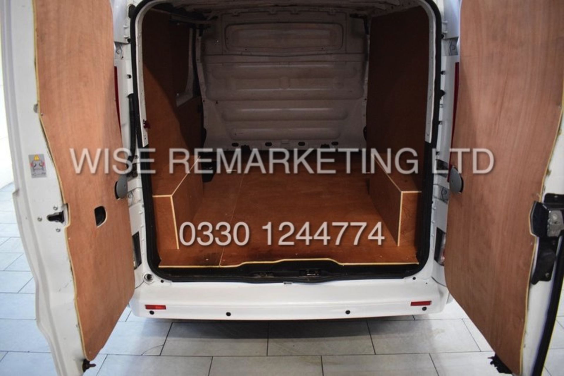 *Reserve Met* Vauxhall Vivaro *Sportive* SWB - Panel Van (64 Reg) '2.0 CDTI - 6 Speed' **Air Con** - Image 9 of 15