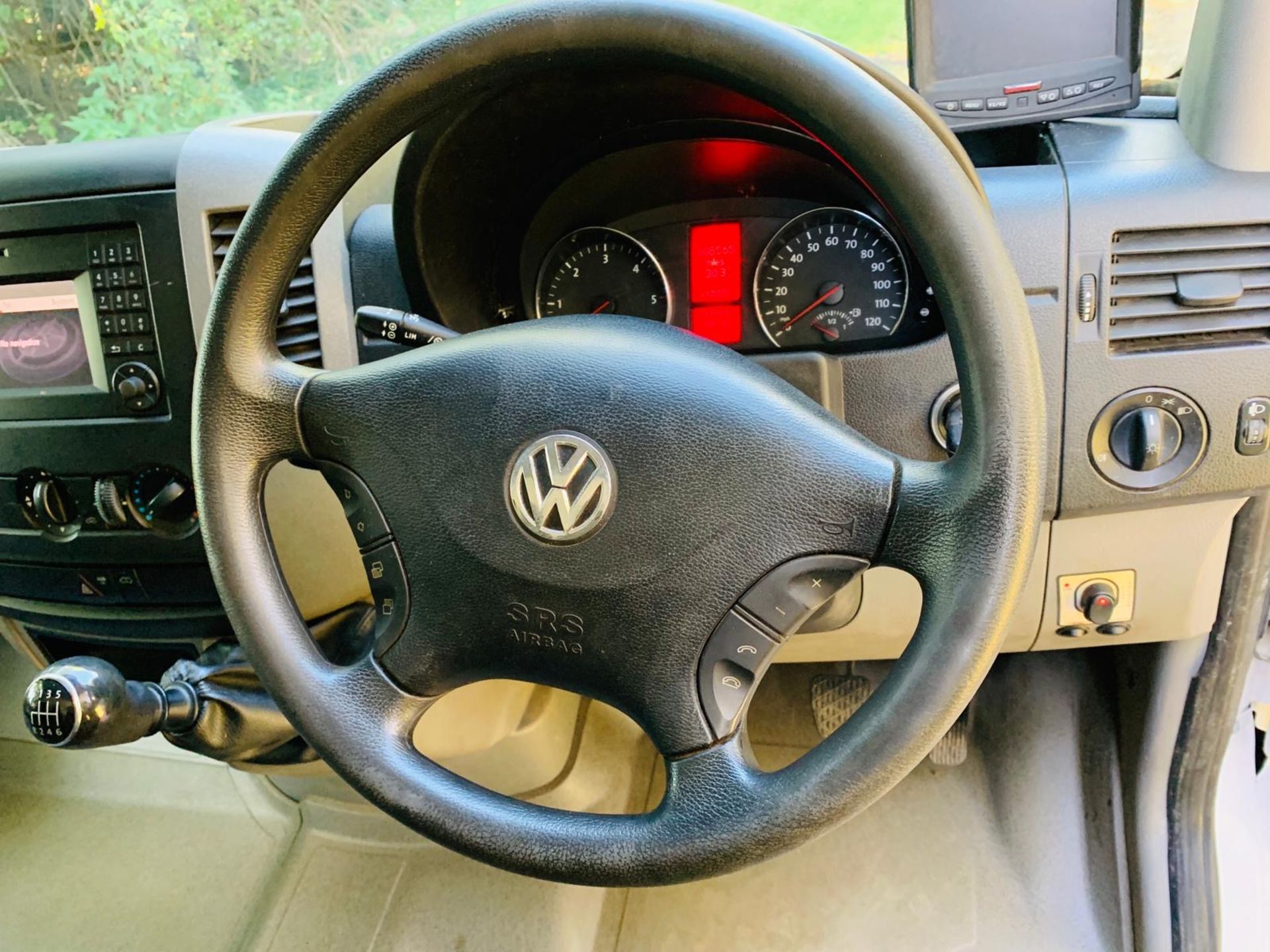 *Reserve Met* VOLKSWAGEN CRAFTER LWB ALLOY DROPSIDE 2.0 TDI (2015 15 REG) **REVERSING CAMERA** - Image 18 of 19