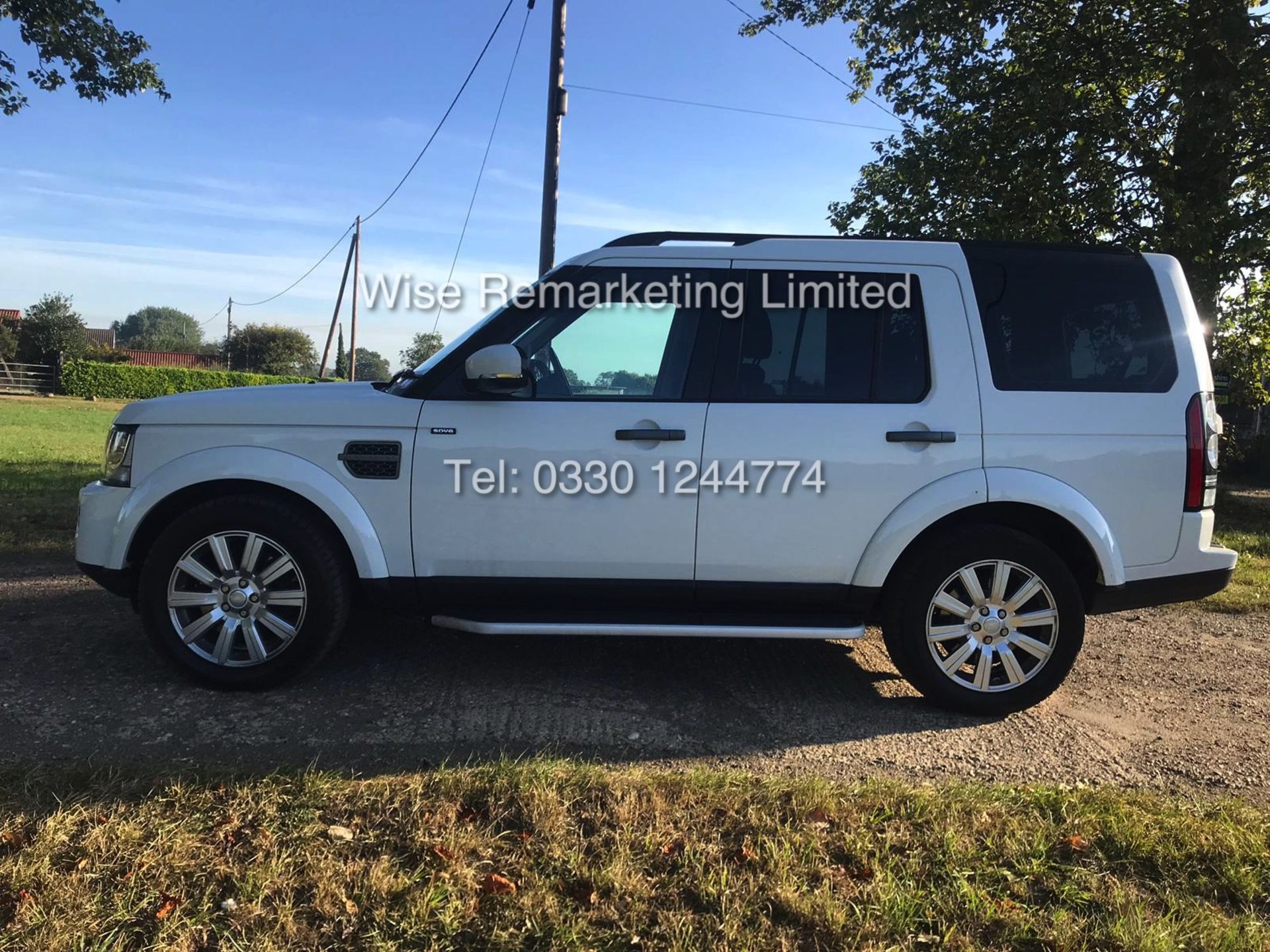 LAND ROVER DISCOVERY 3.0 SDV6 SE AUTOMATIC (2015 - 15 REG) 255BHP - DIAMOND WHITE - Image 7 of 30