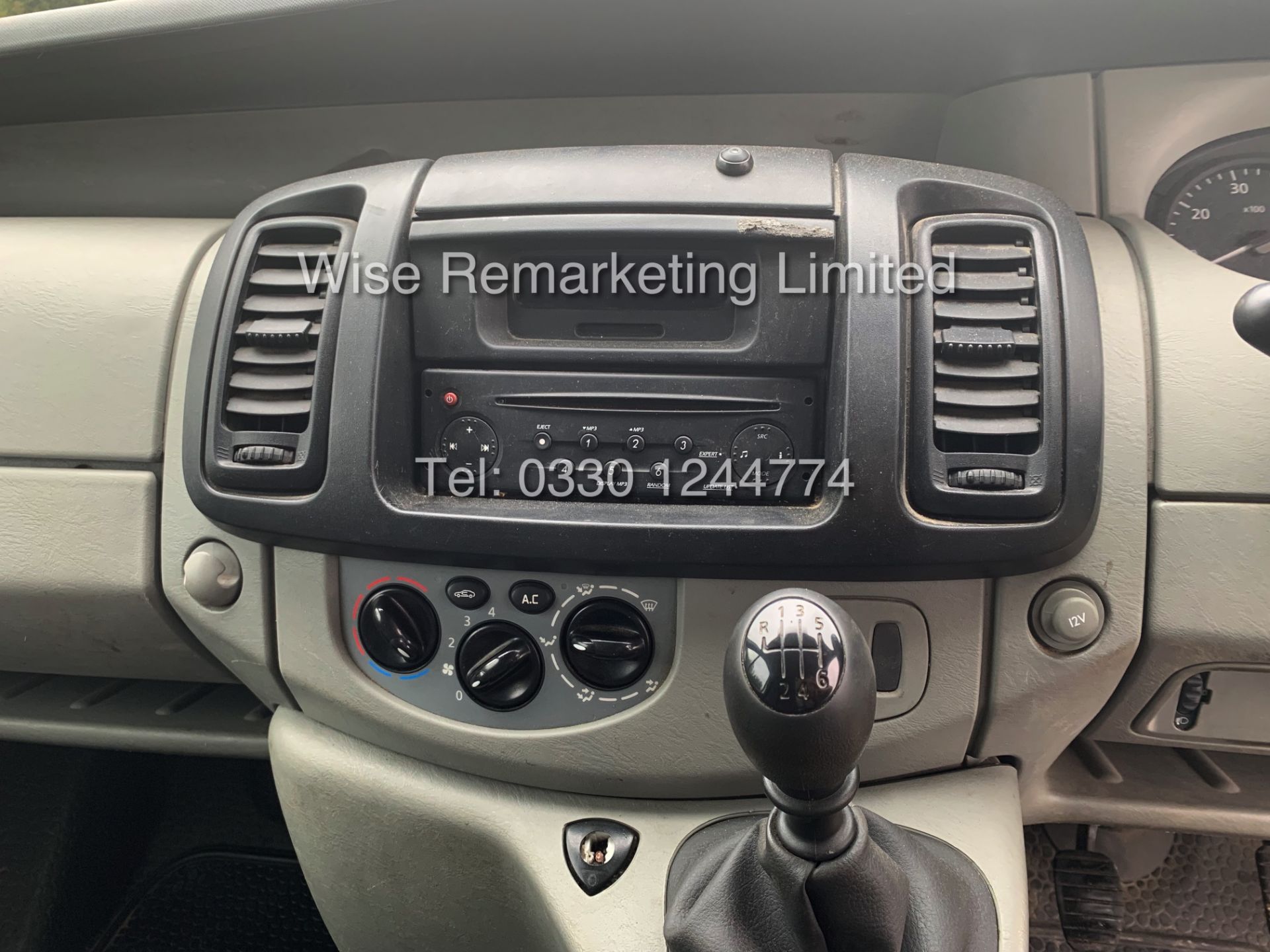 RENAULT TRAFFIC 2.0L DCI 115 (2010 MODEL) *AIR CON* NO VAT SAVE 20% - Image 14 of 16