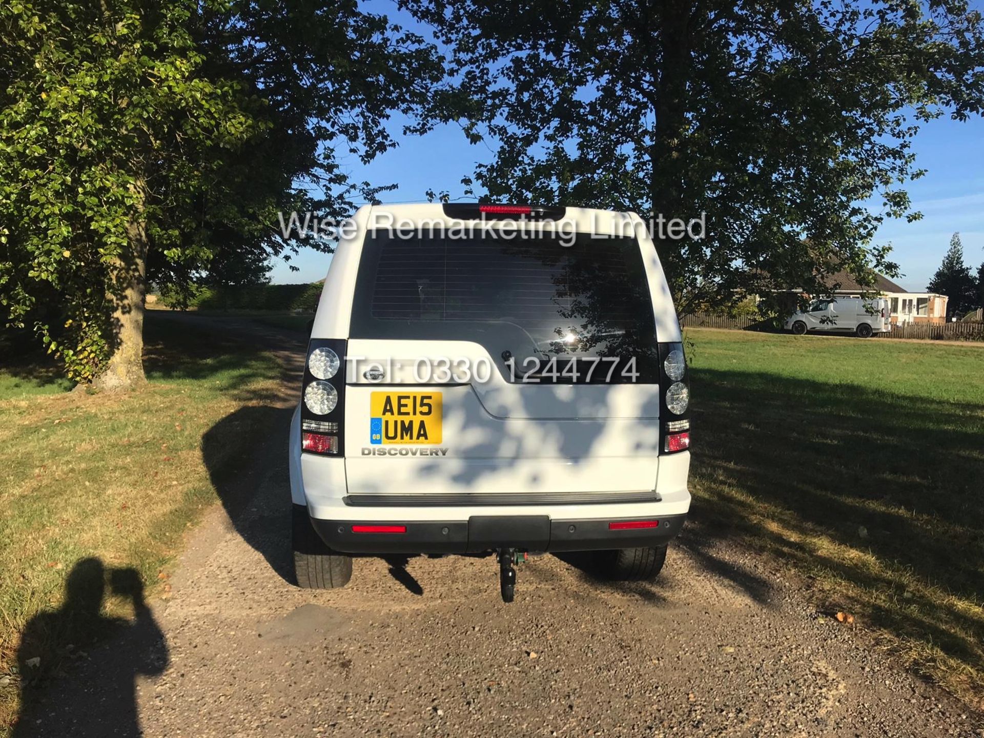 LAND ROVER DISCOVERY 3.0 SDV6 SE AUTOMATIC (2015 - 15 REG) 255BHP - DIAMOND WHITE - Image 10 of 30