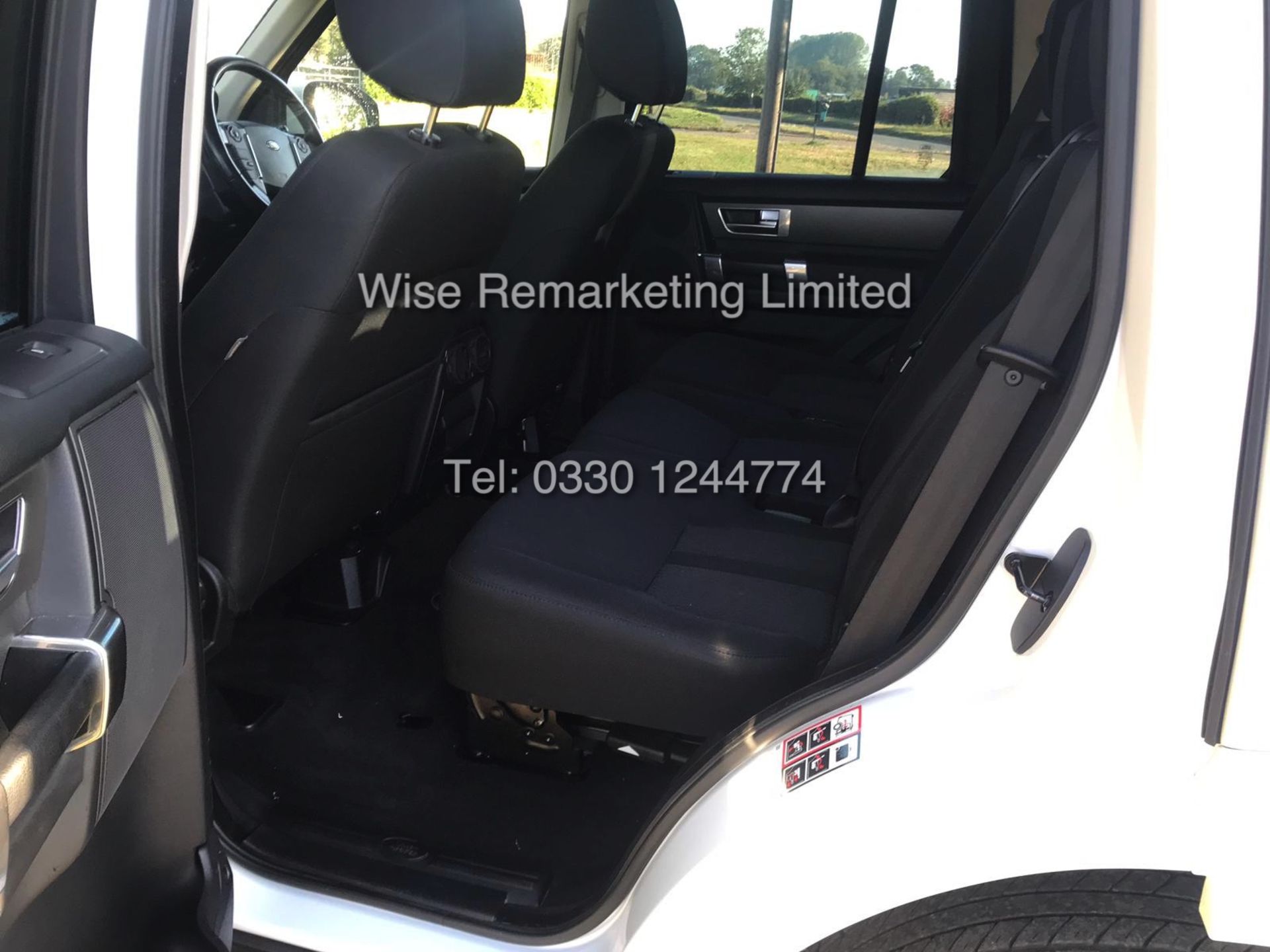 LAND ROVER DISCOVERY 3.0 SDV6 SE AUTOMATIC (2015 - 15 REG) 255BHP - DIAMOND WHITE - Image 27 of 30