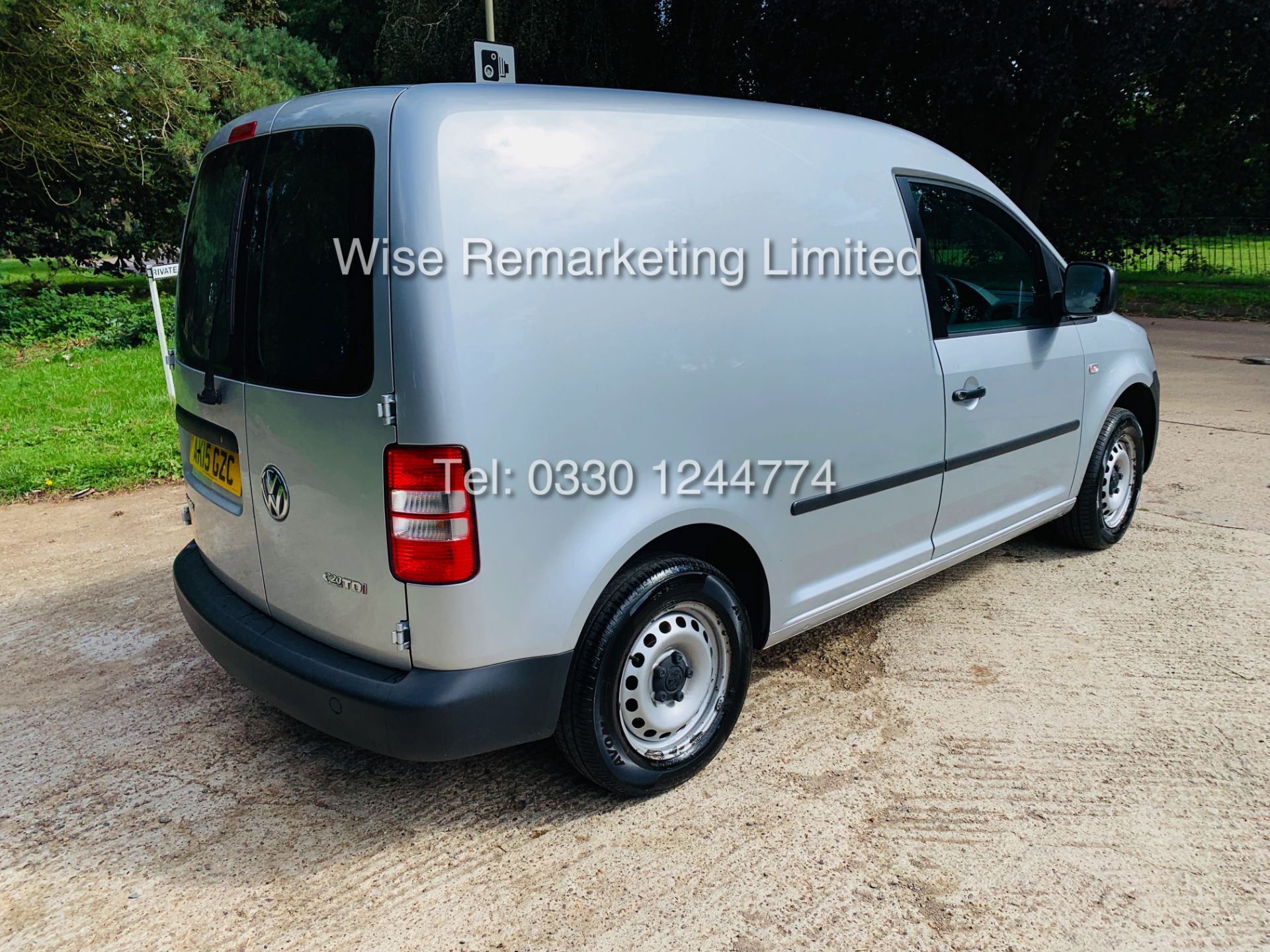 VOLKSWAGEN CADDY C20 1.6 TDI STARTLINE VAN (2015 15 REG) **AIR CON** - Image 2 of 11