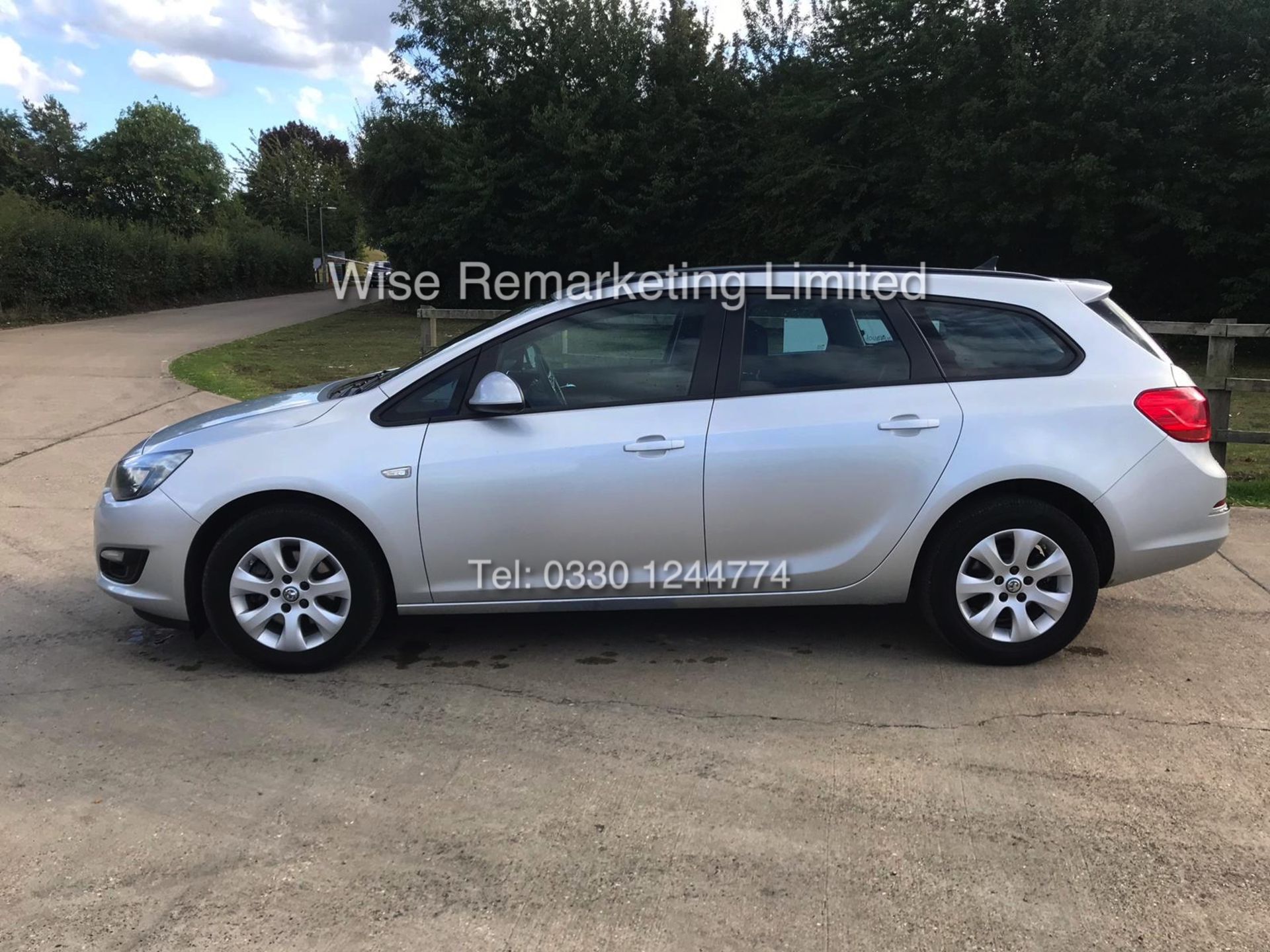 VAUXHALL ASTRA ESTATE 1.6 CDTi 16V ECOFLEX DESIGN - 2015 15 REG - FULL HISTORY - Image 2 of 19