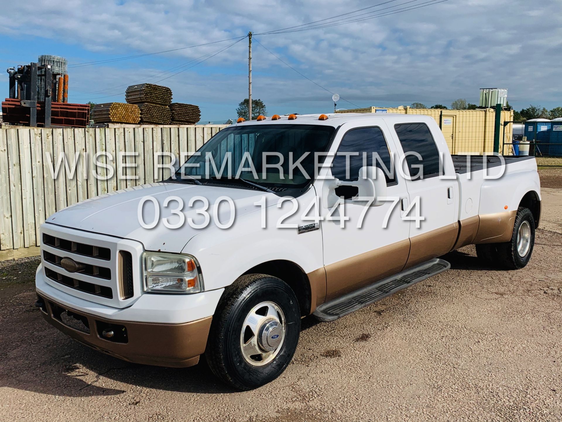 FORD F-350 6.8L TRITON V10 LARIAT SPEC SUPER DUTY**DUALLY**ULTRA RARE**FRESH IMPORT**ULTIMATE SPEC**