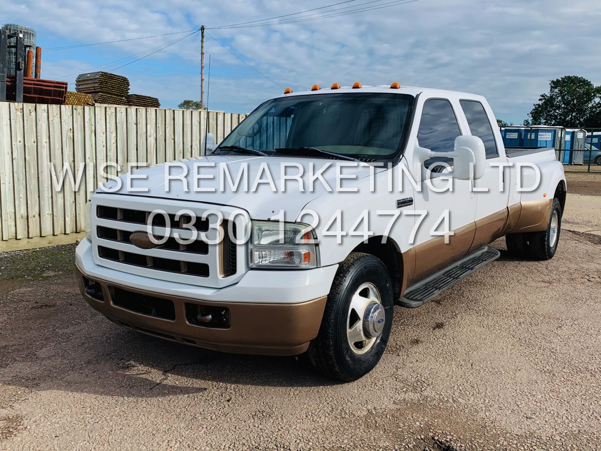 FORD F-350 6.8L TRITON V10 LARIAT SPEC SUPER DUTY**DUALLY**ULTRA RARE**FRESH IMPORT**ULTIMATE SPEC** - Image 3 of 37