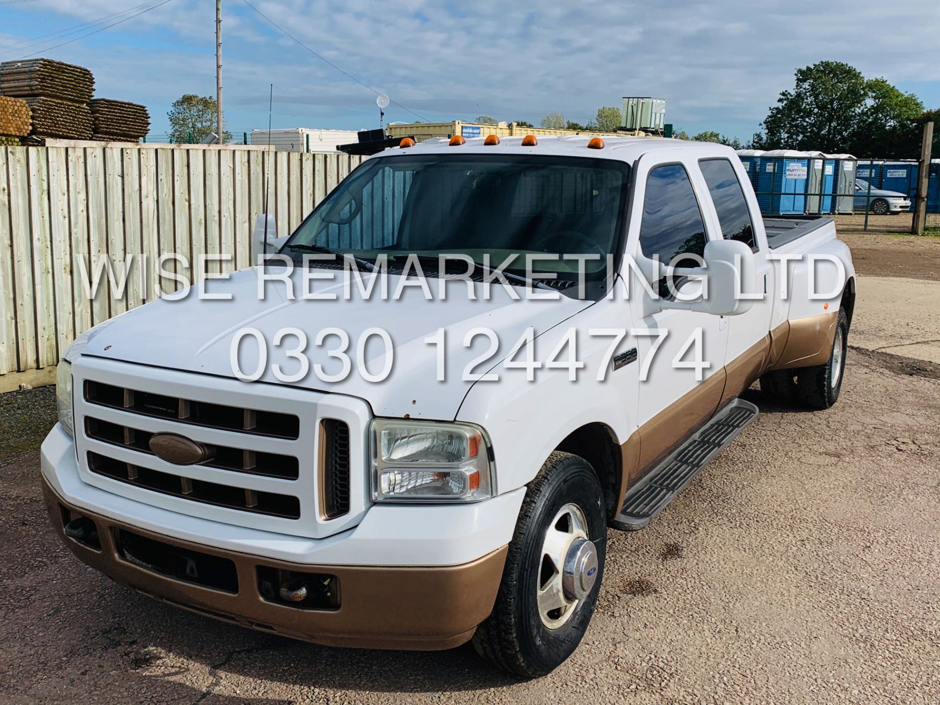 FORD F-350 6.8L TRITON V10 LARIAT SPEC SUPER DUTY**DUALLY**ULTRA RARE**FRESH IMPORT**ULTIMATE SPEC** - Image 18 of 37