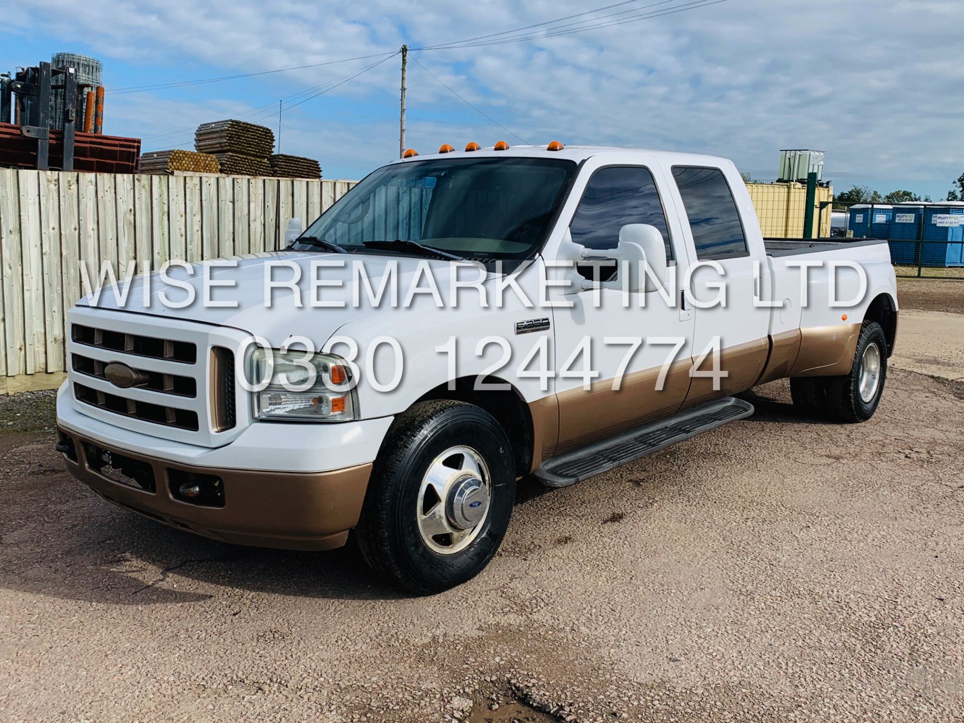 FORD F-350 6.8L TRITON V10 LARIAT SPEC SUPER DUTY**DUALLY**ULTRA RARE**FRESH IMPORT**ULTIMATE SPEC** - Image 2 of 37