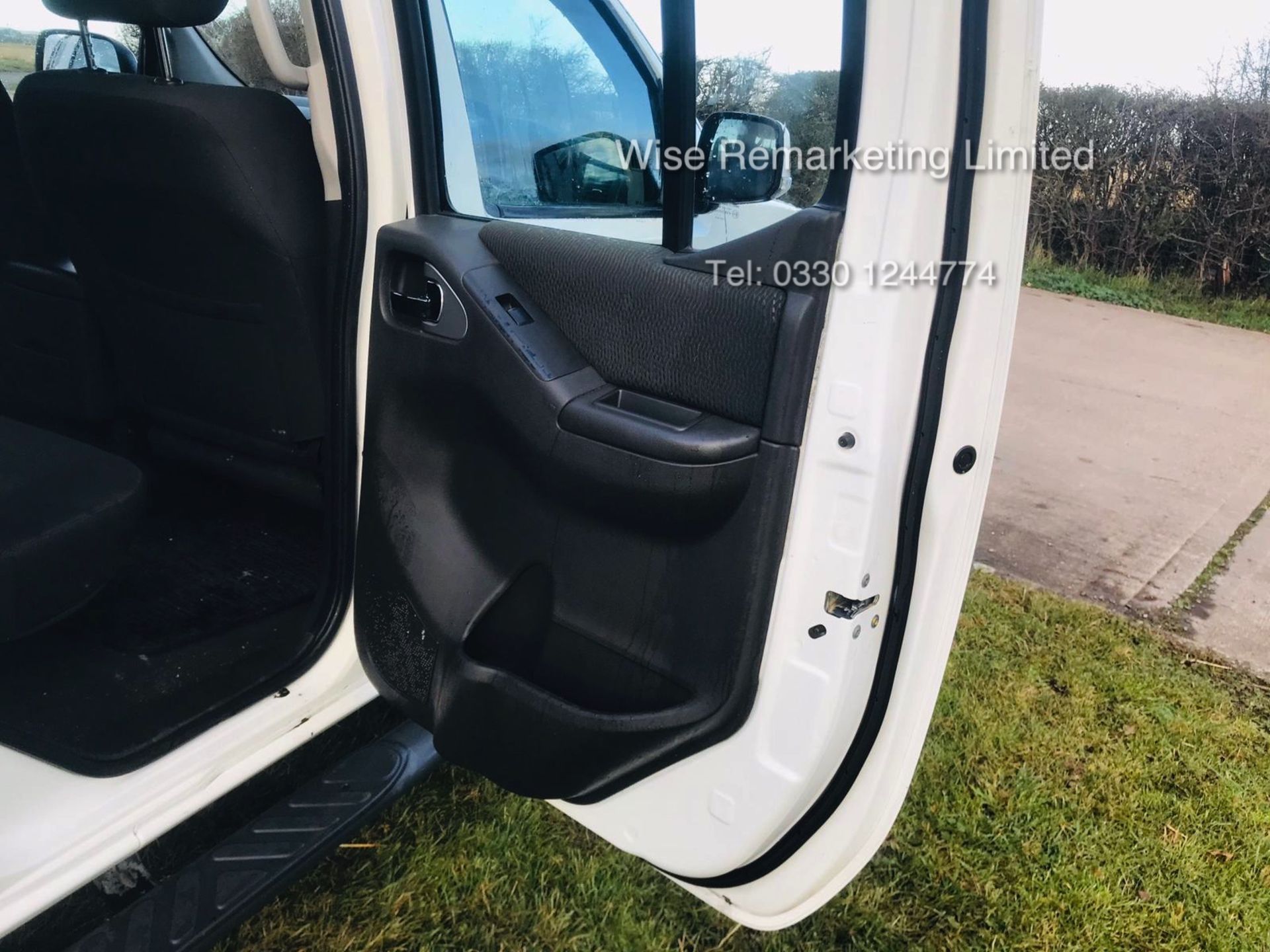 Nissan Navara Acentra 2.5 DCI - 2012 Model - Diamond White - 1 Keeper From New - Tow Bar - Image 18 of 20