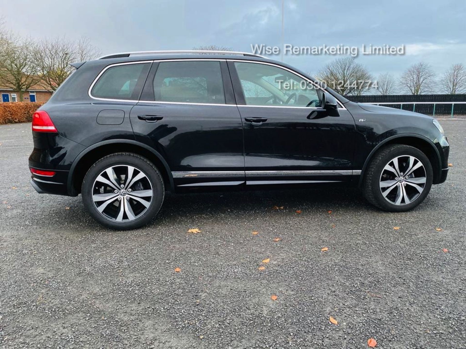 Volkswagen Touareg 3.0 TDI V6 R-Line Auto DSG - 2014 14 Reg - Pan Roof - Sat Nav - HUGE SPEC - Image 9 of 42