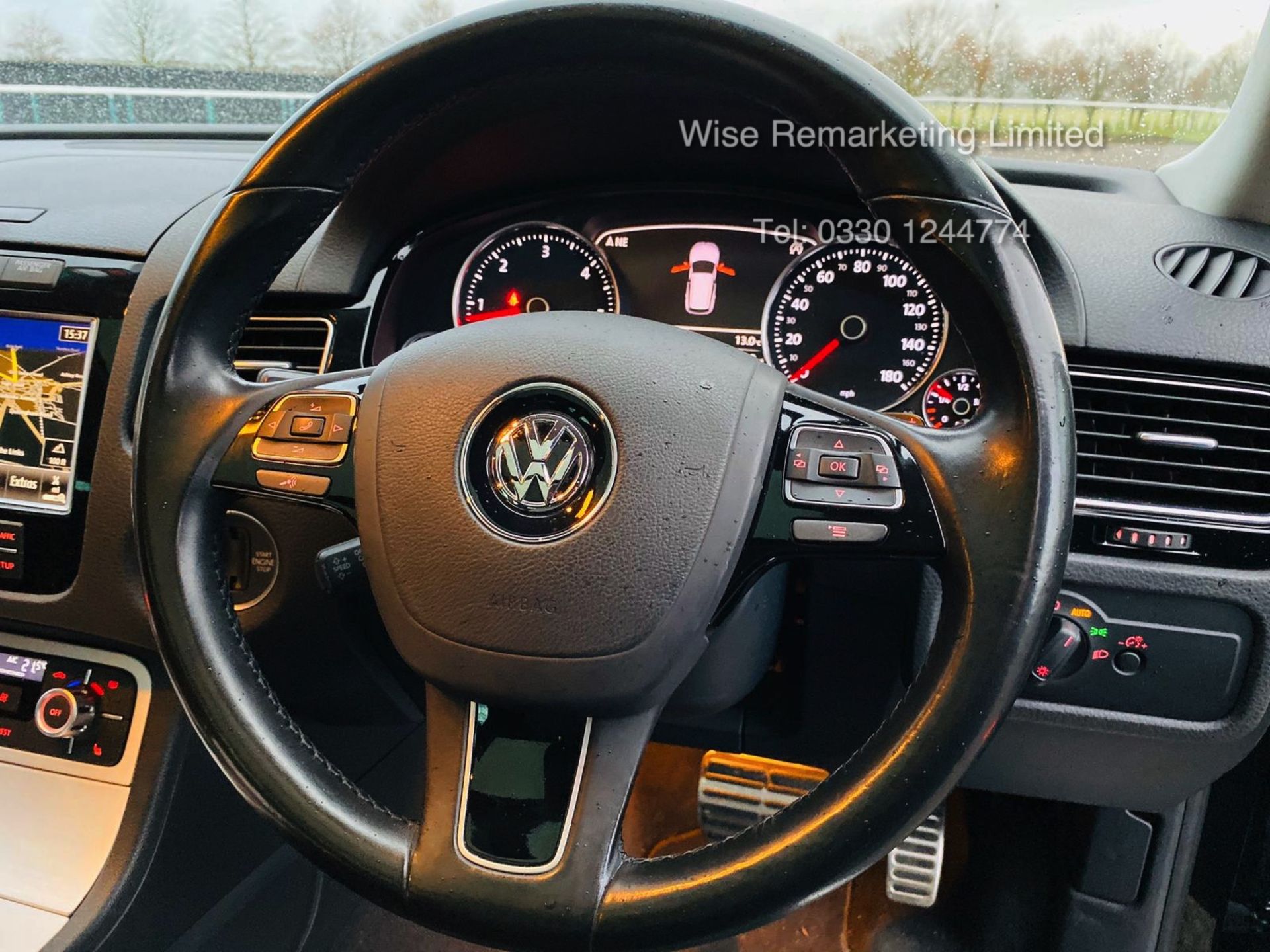 Volkswagen Touareg 3.0 TDI V6 R-Line Auto DSG - 2014 14 Reg - Pan Roof - Sat Nav - HUGE SPEC - Image 25 of 42