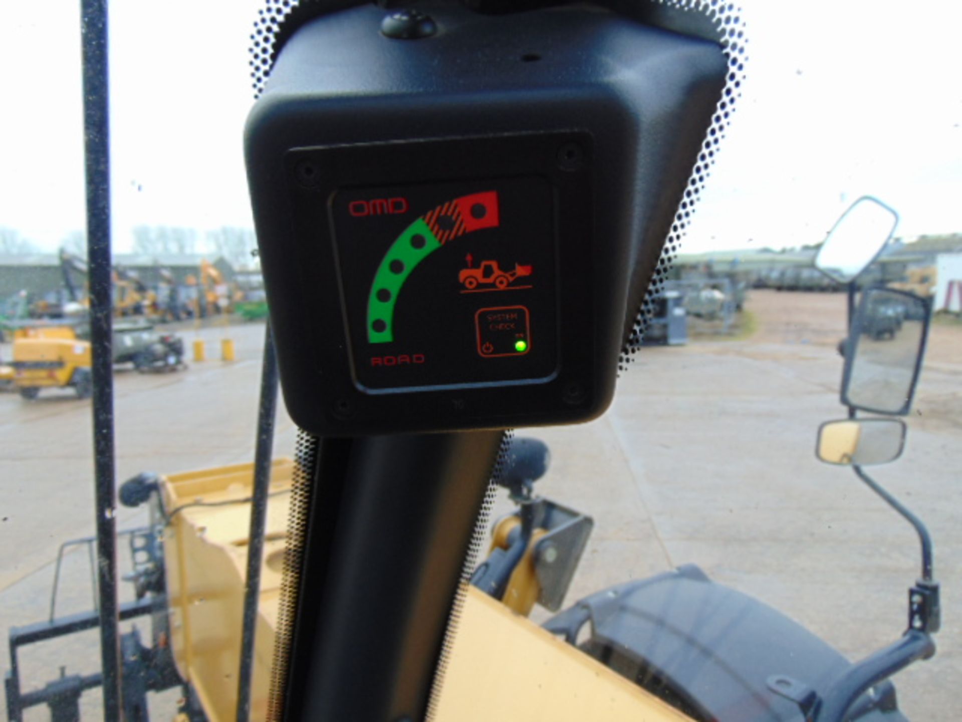 2014 Caterpillar TH414C 3.6 ton Telehandler - Image 21 of 27