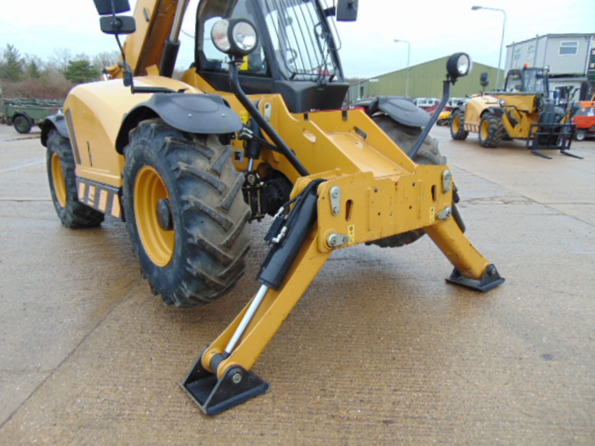 2014 Caterpillar TH414C 3.6 ton Telehandler - Image 5 of 27