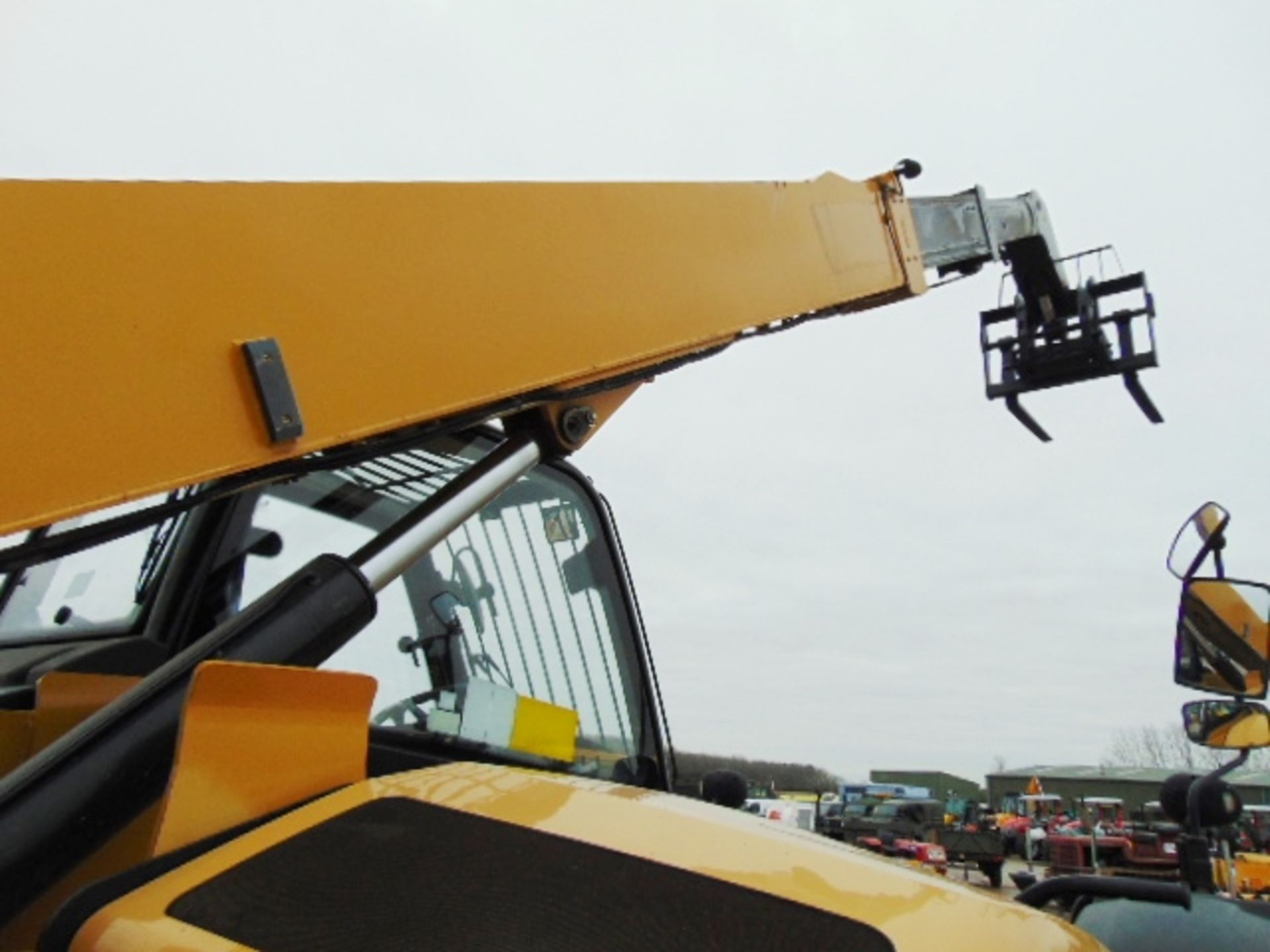 2014 Caterpillar TH414C 3.6 ton Telehandler - Image 6 of 27