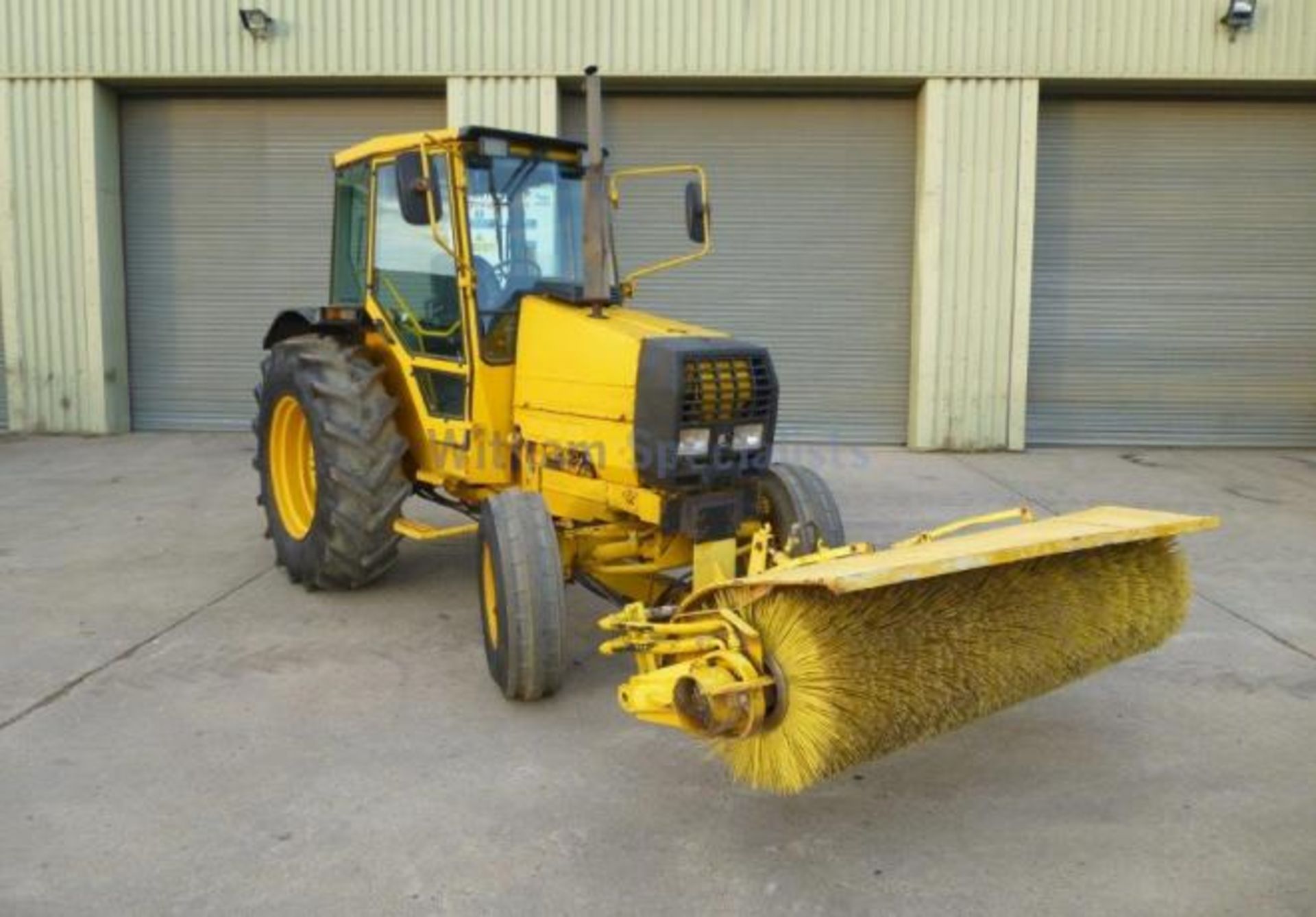 Valmet 365 Utility sweeper Tractor