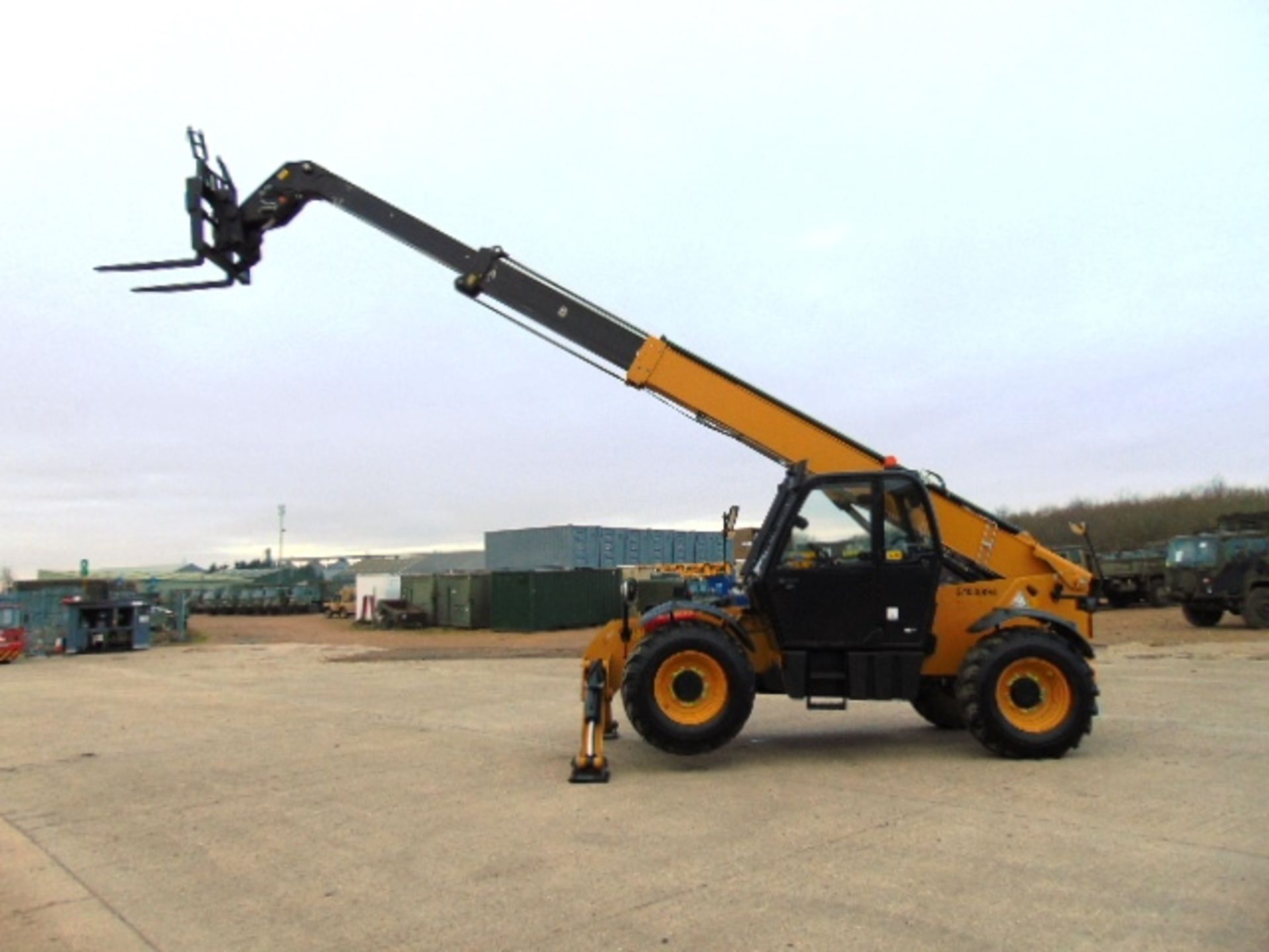 2014 Caterpillar TH414C GC 3.6 ton Telehandler - Image 4 of 25