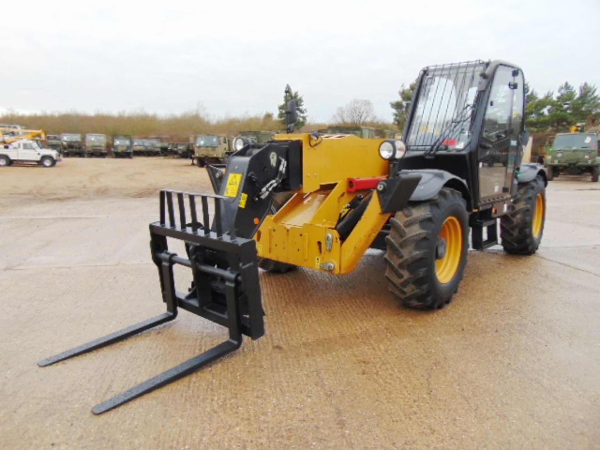 2014 Caterpillar TH414C 3.6 ton Telehandler - Image 9 of 27