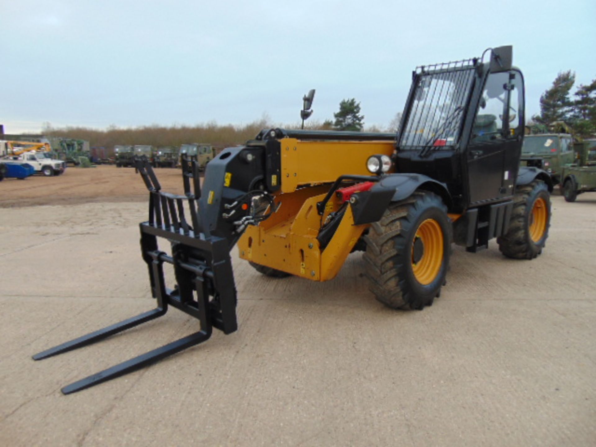 2014 Caterpillar TH414C GC 3.6 ton Telehandler - Image 9 of 25