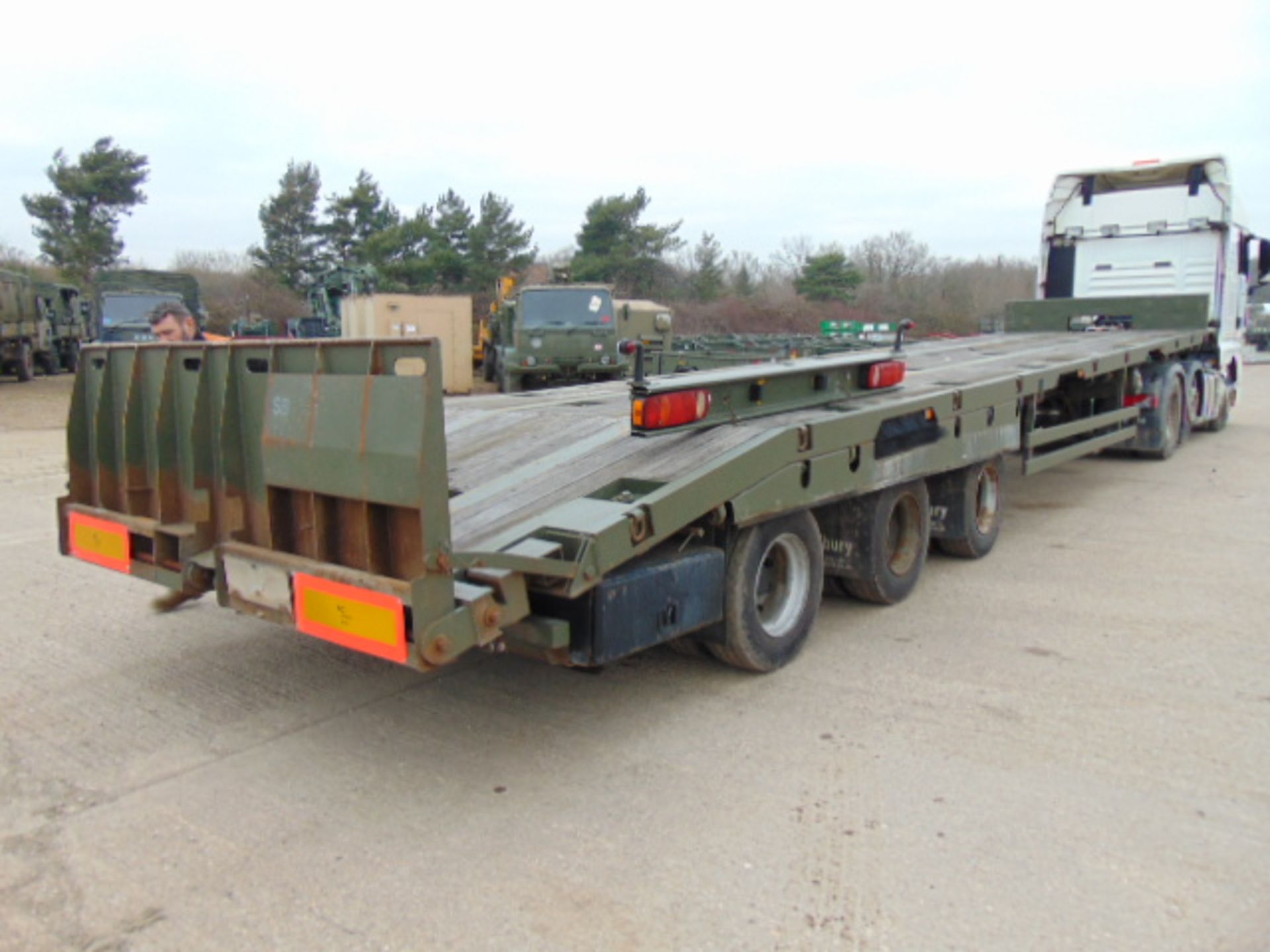 2002 Oldbury Tri Axle Sliding Deck Plant Trailer - Image 17 of 20