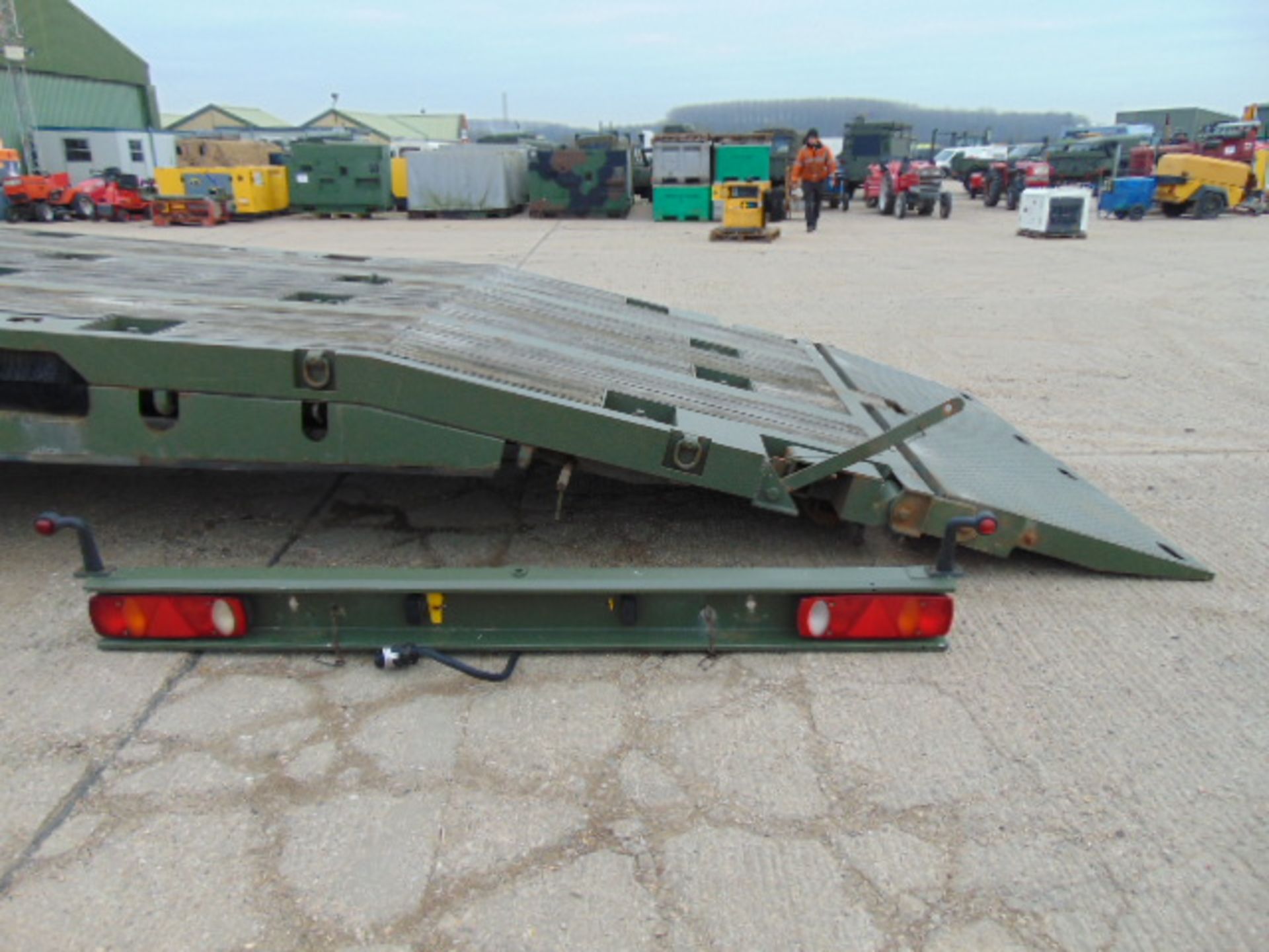 2002 Oldbury Tri Axle Sliding Deck Plant Trailer - Image 6 of 20