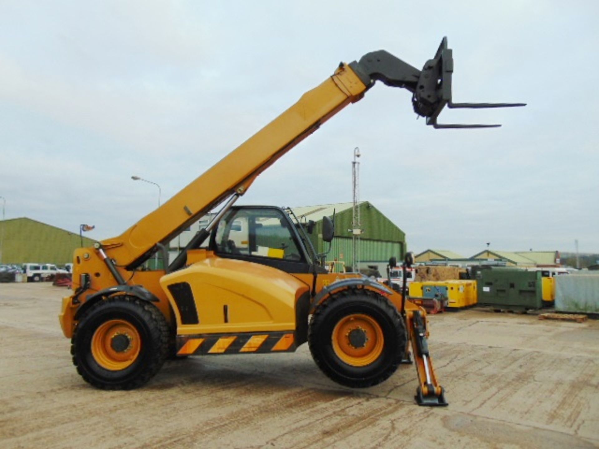 2014 Caterpillar TH414C 3.6 ton Telehandler - Image 2 of 27