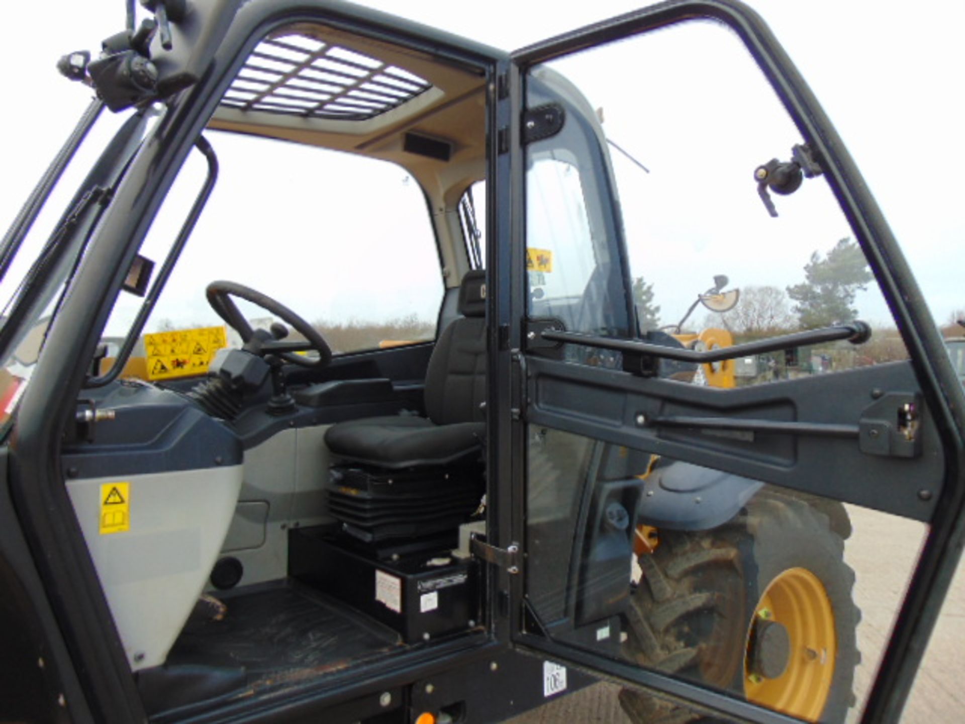 2014 Caterpillar TH414C 3.6 ton Telehandler - Image 14 of 26