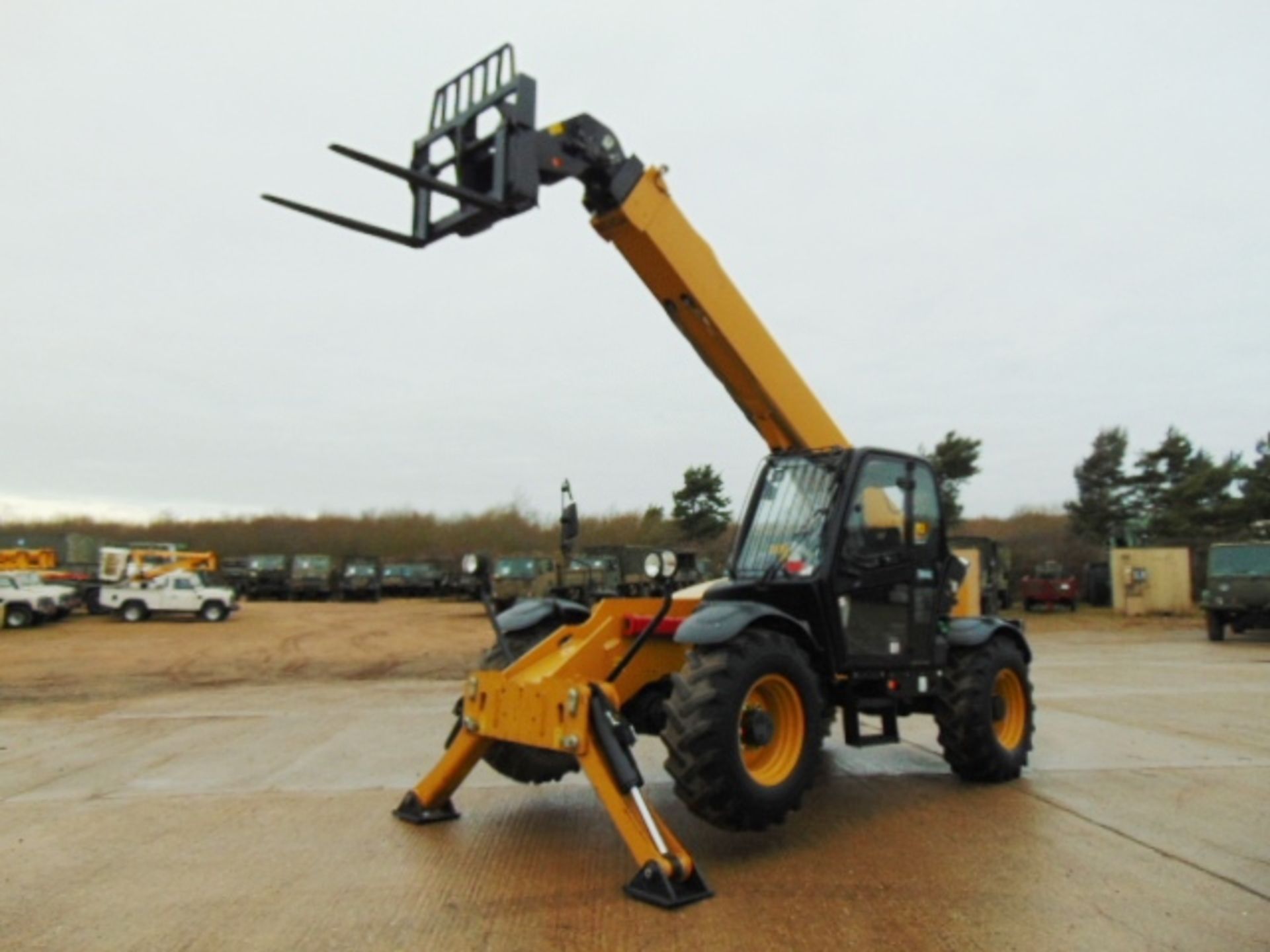 2014 Caterpillar TH414C 3.6 ton Telehandler - Image 3 of 27